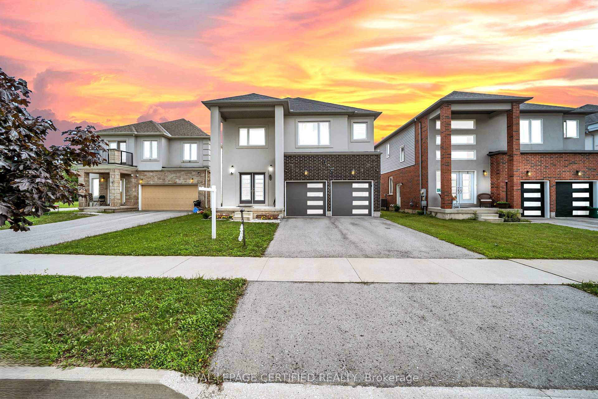 Photo 2 of 204 Mccabe Avenue, Welland, Lincoln/Crowland — HOMEH