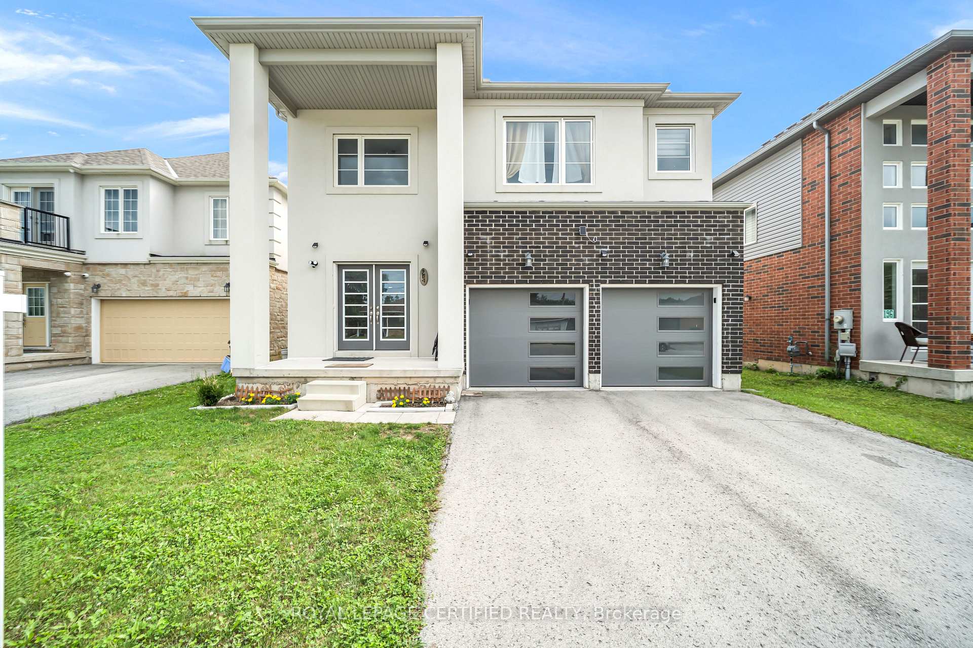 Photo 3 of 204 Mccabe Avenue, Welland, Lincoln/Crowland — HOMEH