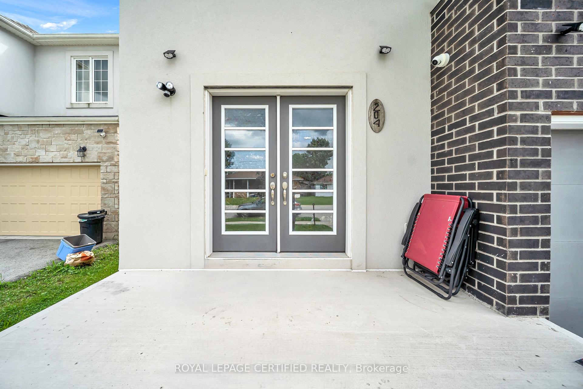 Photo 4 of 204 Mccabe Avenue, Welland, Lincoln/Crowland — HOMEH