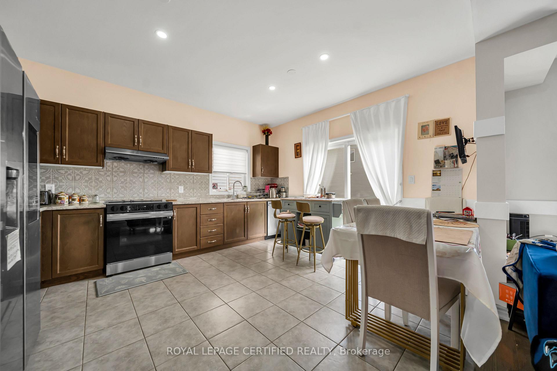 Photo 20 of 204 Mccabe Avenue, Welland, Lincoln/Crowland — HOMEH