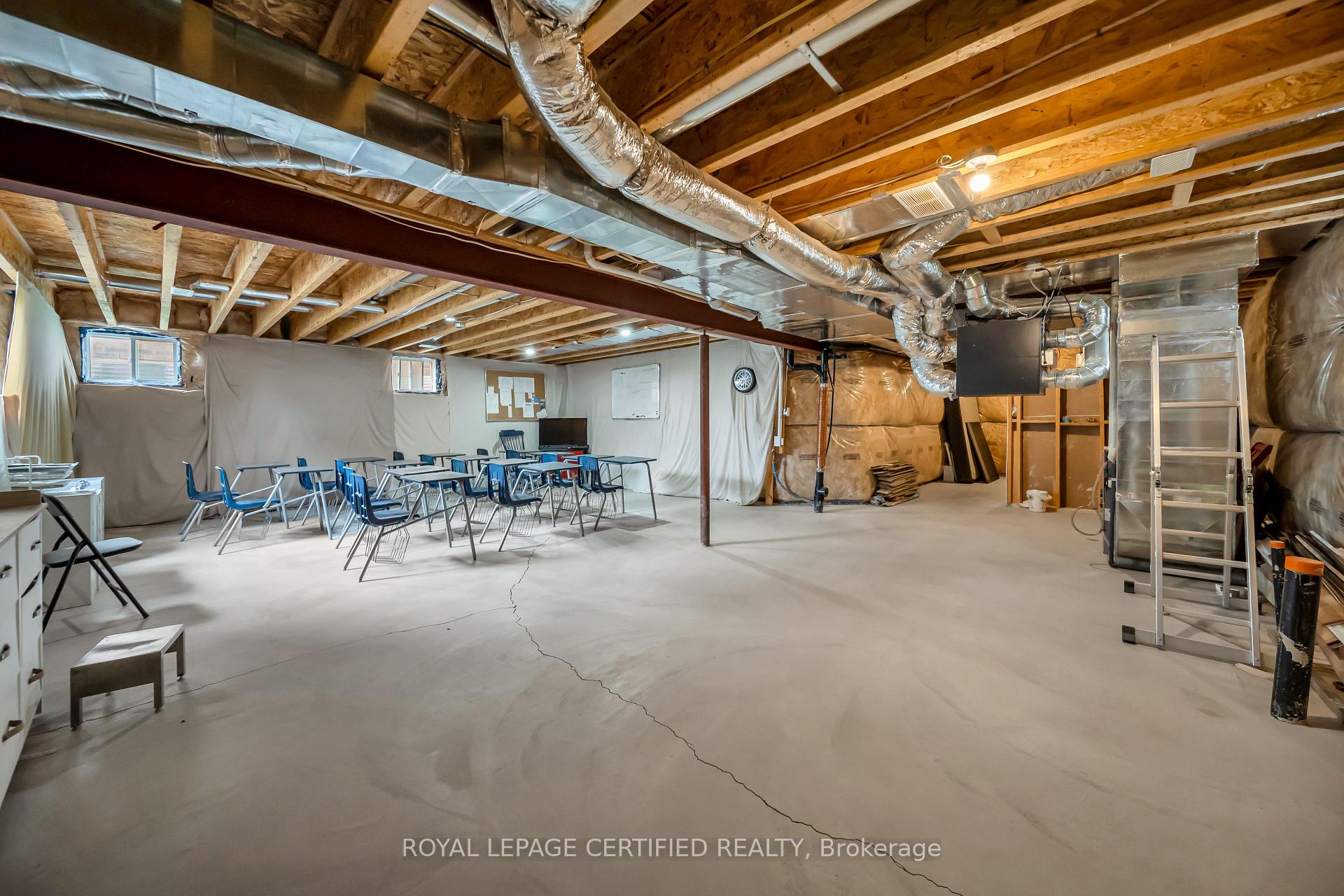 Photo 45 of 204 Mccabe Avenue, Welland, Lincoln/Crowland — HOMEH