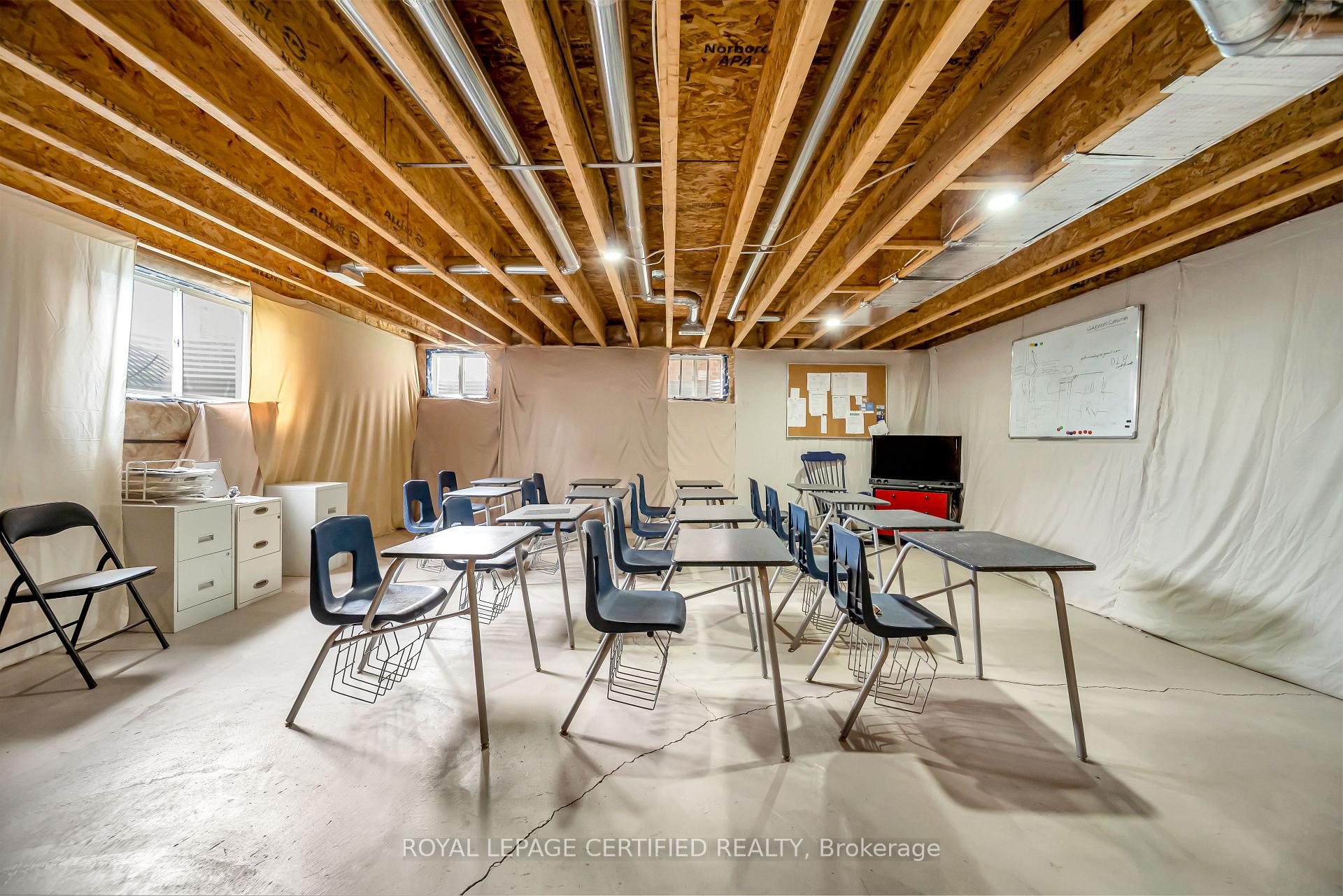 Photo 46 of 204 Mccabe Avenue, Welland, Lincoln/Crowland — HOMEH
