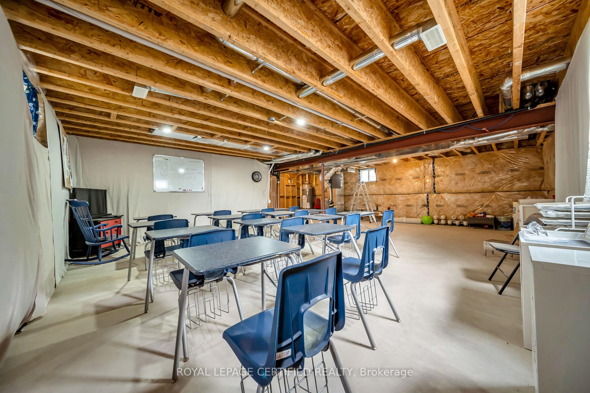 Photo 47 of 204 Mccabe Avenue, Welland, Lincoln/Crowland — HOMEH