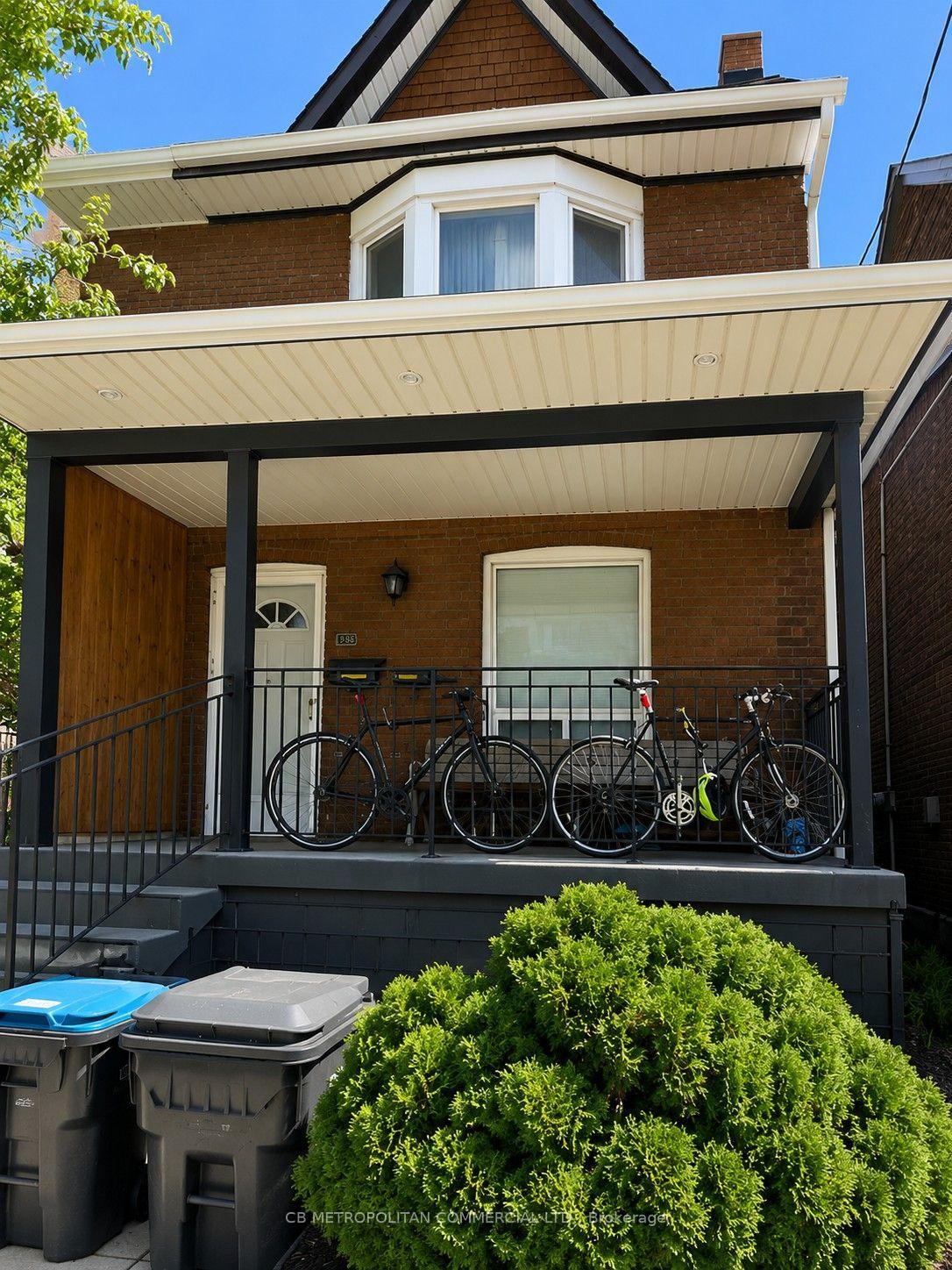 Front of 827 Dupont Street