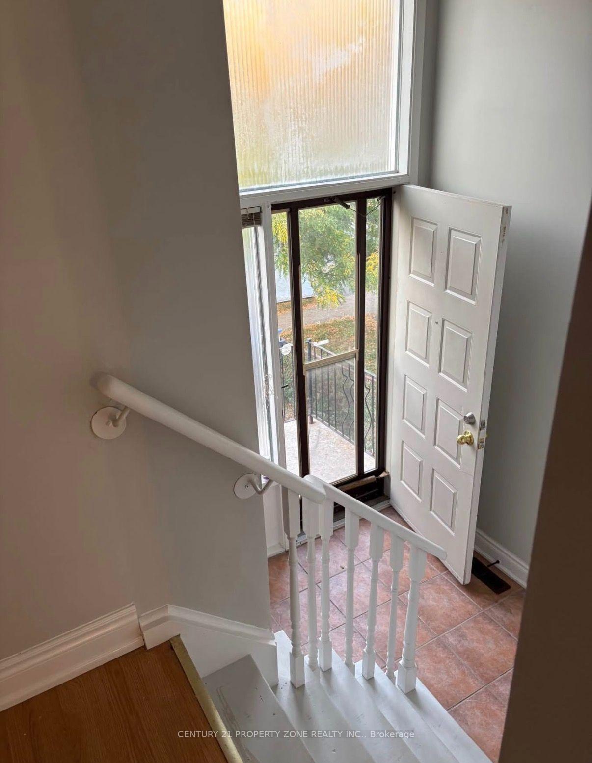 Photo 1 of 10 Martindale Crescent, Brampton, Brampton West — HOMEH