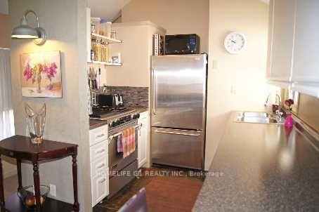 Photo 3 of 122 Harding Boulevard, Scarborough, Birchcliffe-Cliffside — HOMEH