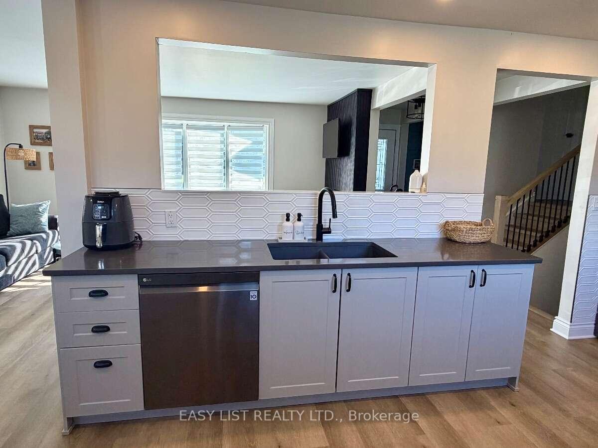 Photo 10 of 630 Manly Street, Midland — HOMEH