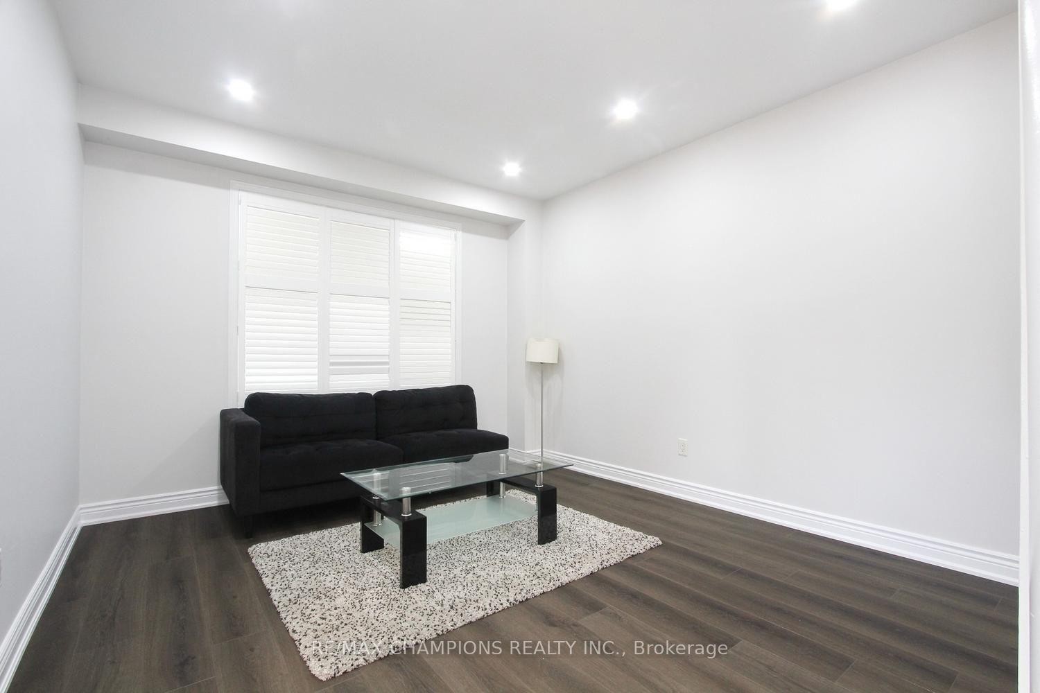 Photo 9 of 28 Egypt Drive, Brampton, Sandringham-Wellington — HOMEH