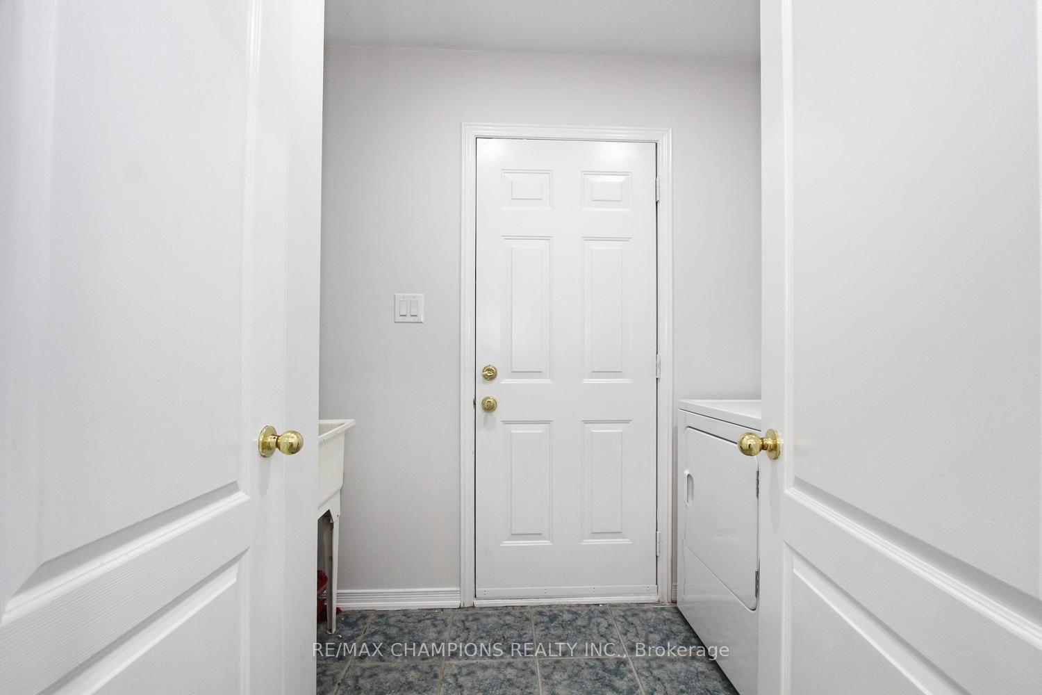 Photo 31 of 28 Egypt Drive, Brampton, Sandringham-Wellington — HOMEH