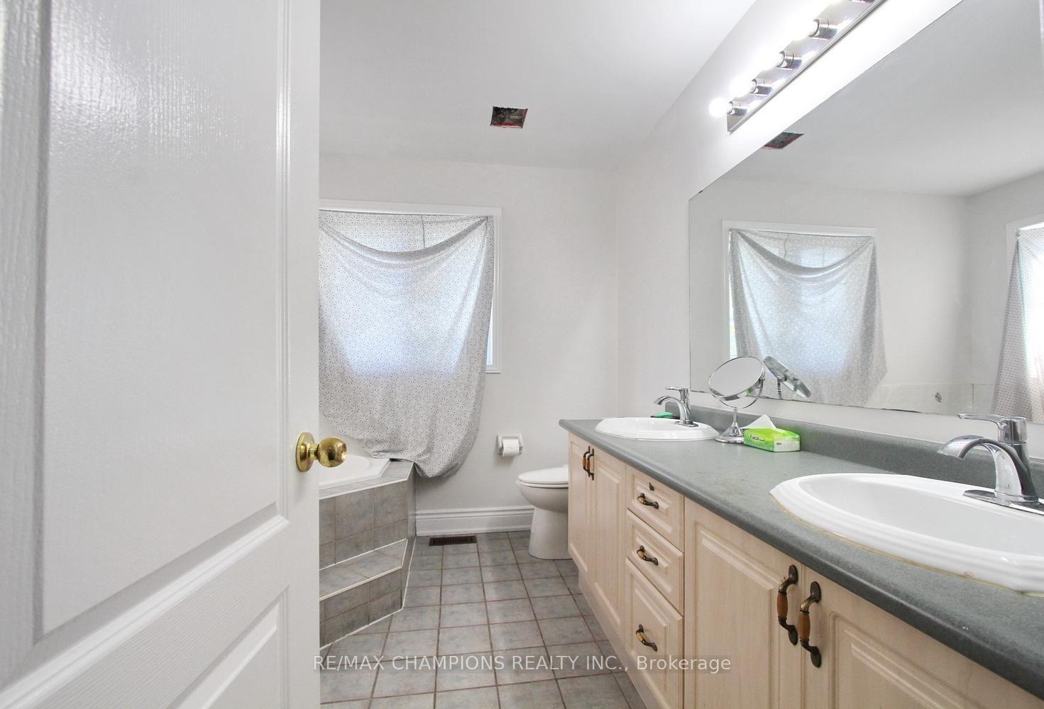 Photo 45 of 28 Egypt Drive, Brampton, Sandringham-Wellington — HOMEH