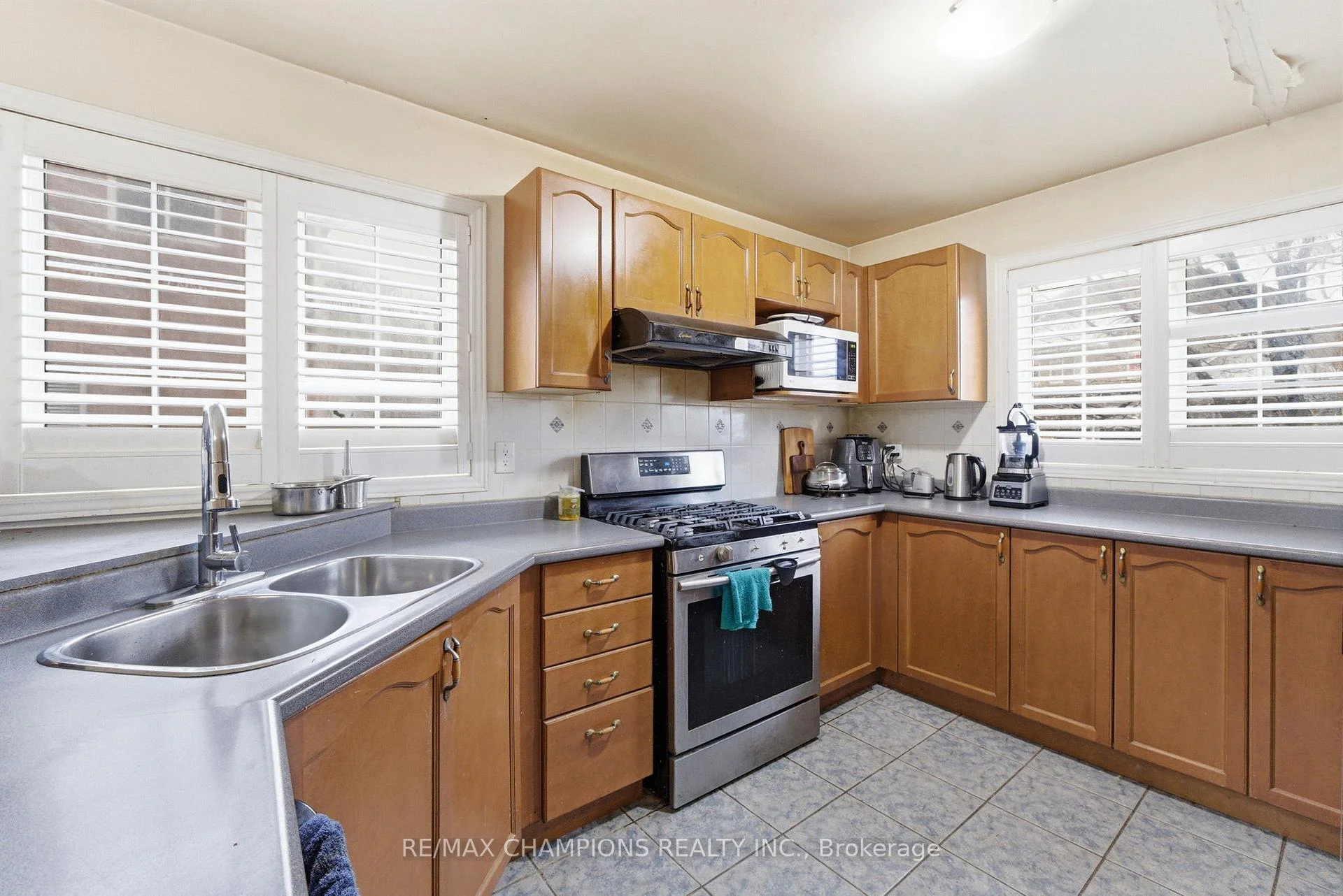 Photo 32 of 28 Egypt Drive, Brampton, Sandringham-Wellington — HOMEH