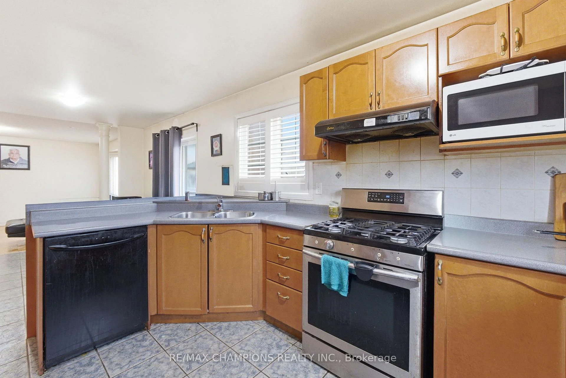 Photo 36 of 28 Egypt Drive, Brampton, Sandringham-Wellington — HOMEH