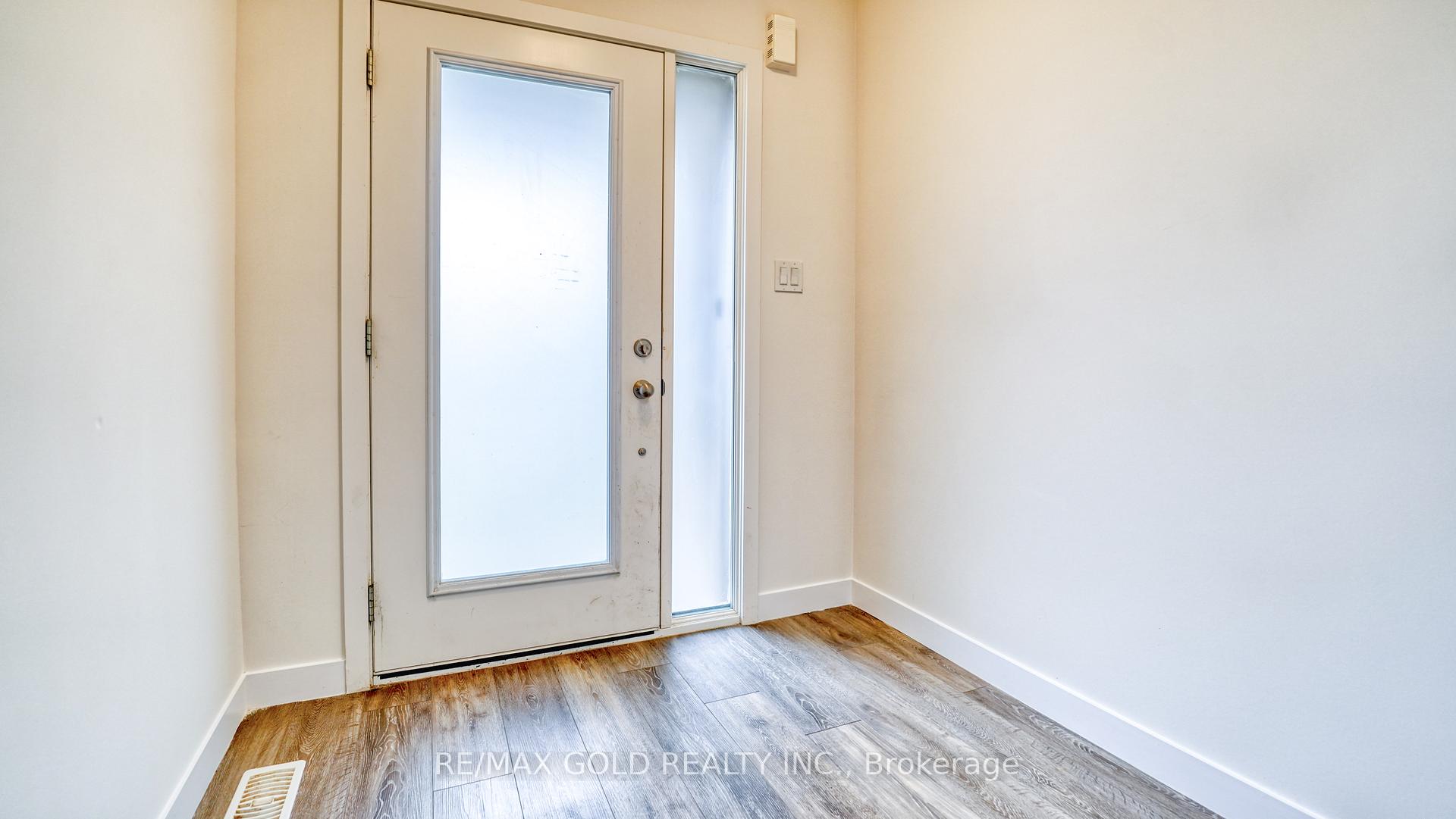 Photo 6 of 48 Pony Way, Kitchener, Huron Park — HOMEH
