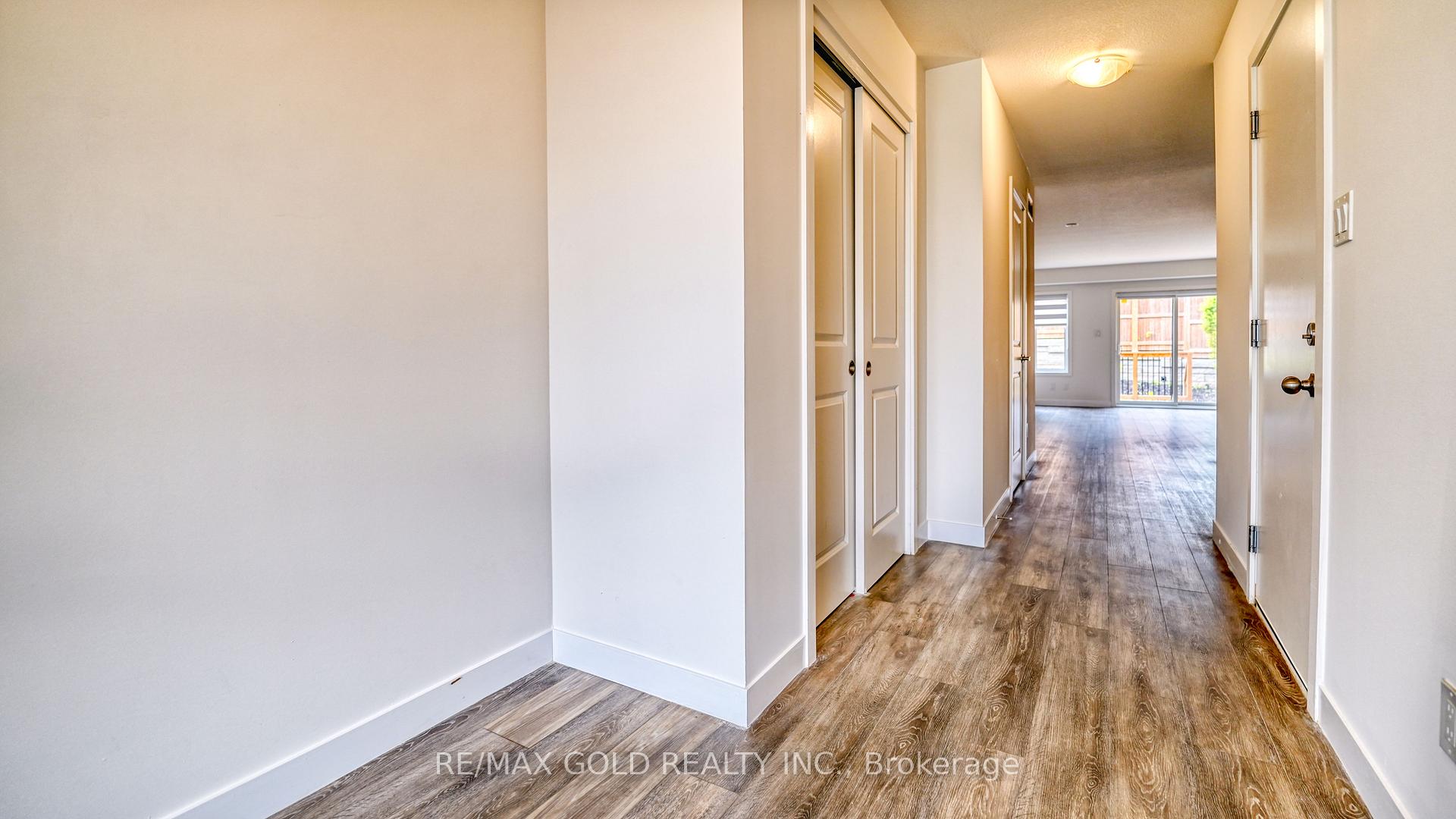 Photo 7 of 48 Pony Way, Kitchener, Huron Park — HOMEH