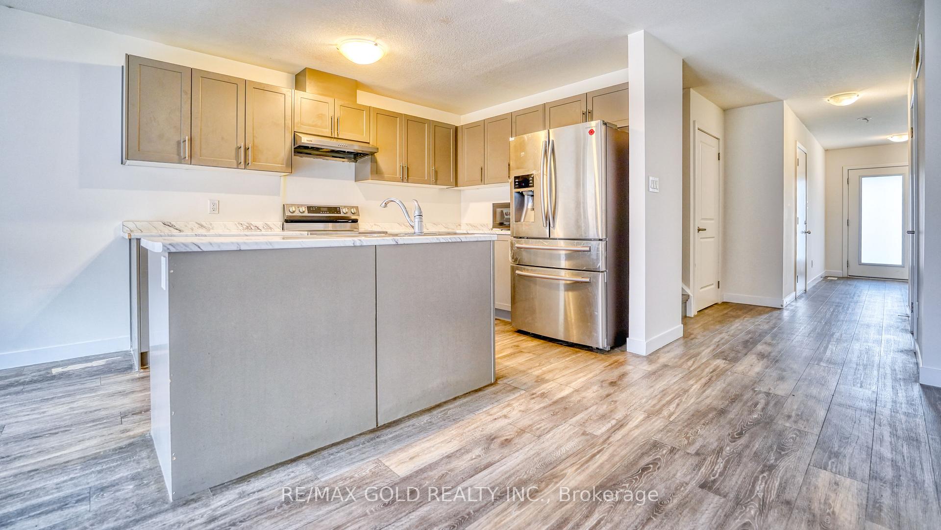 Photo 8 of 48 Pony Way, Kitchener, Huron Park — HOMEH