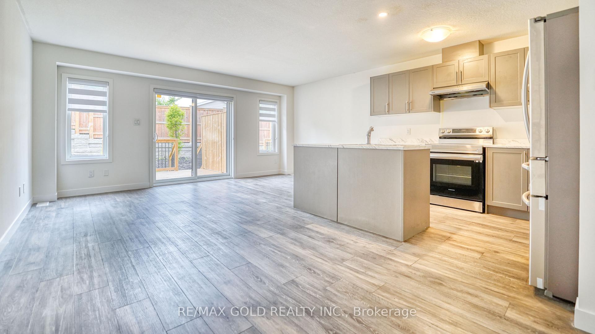 Photo 9 of 48 Pony Way, Kitchener, Huron Park — HOMEH
