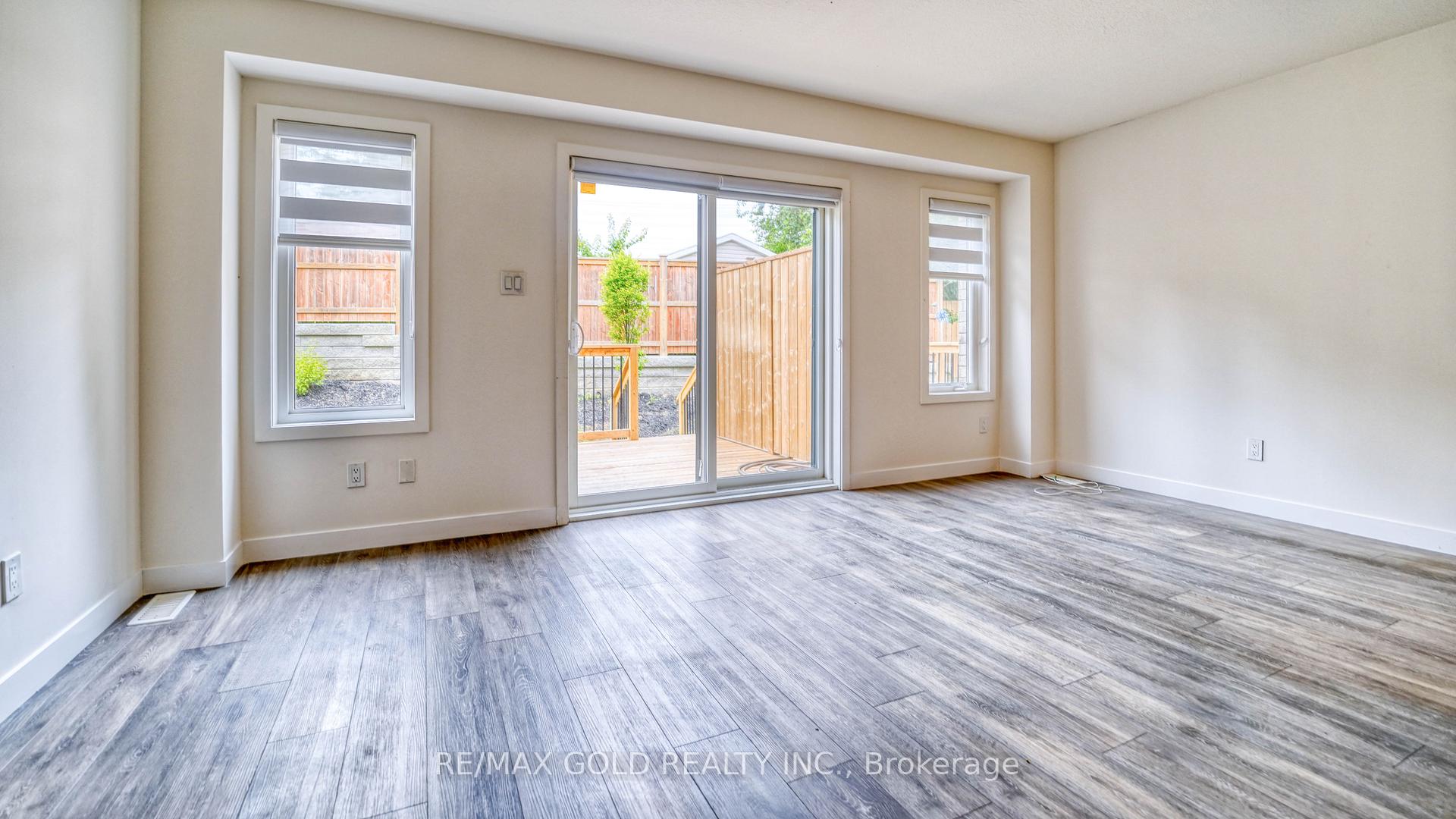 Photo 10 of 48 Pony Way, Kitchener, Huron Park — HOMEH