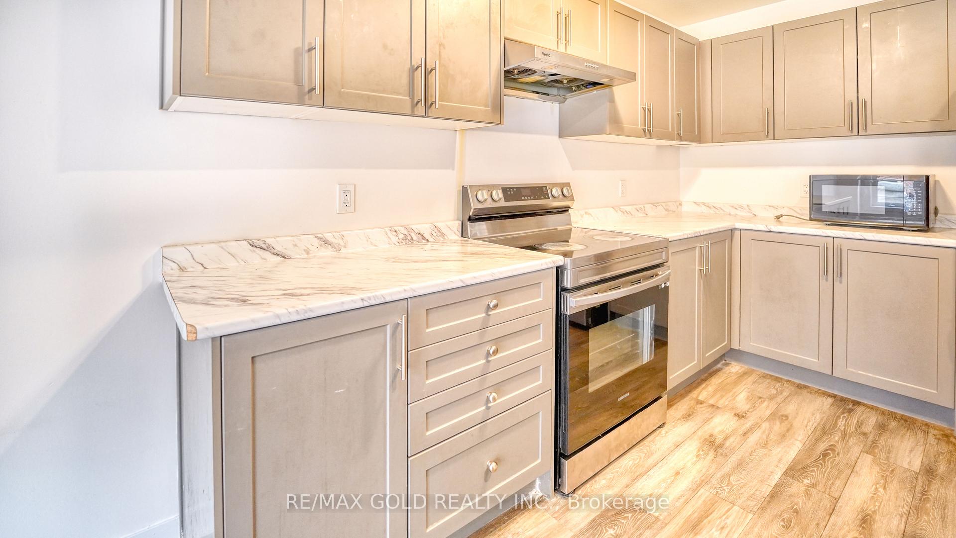Photo 12 of 48 Pony Way, Kitchener, Huron Park — HOMEH