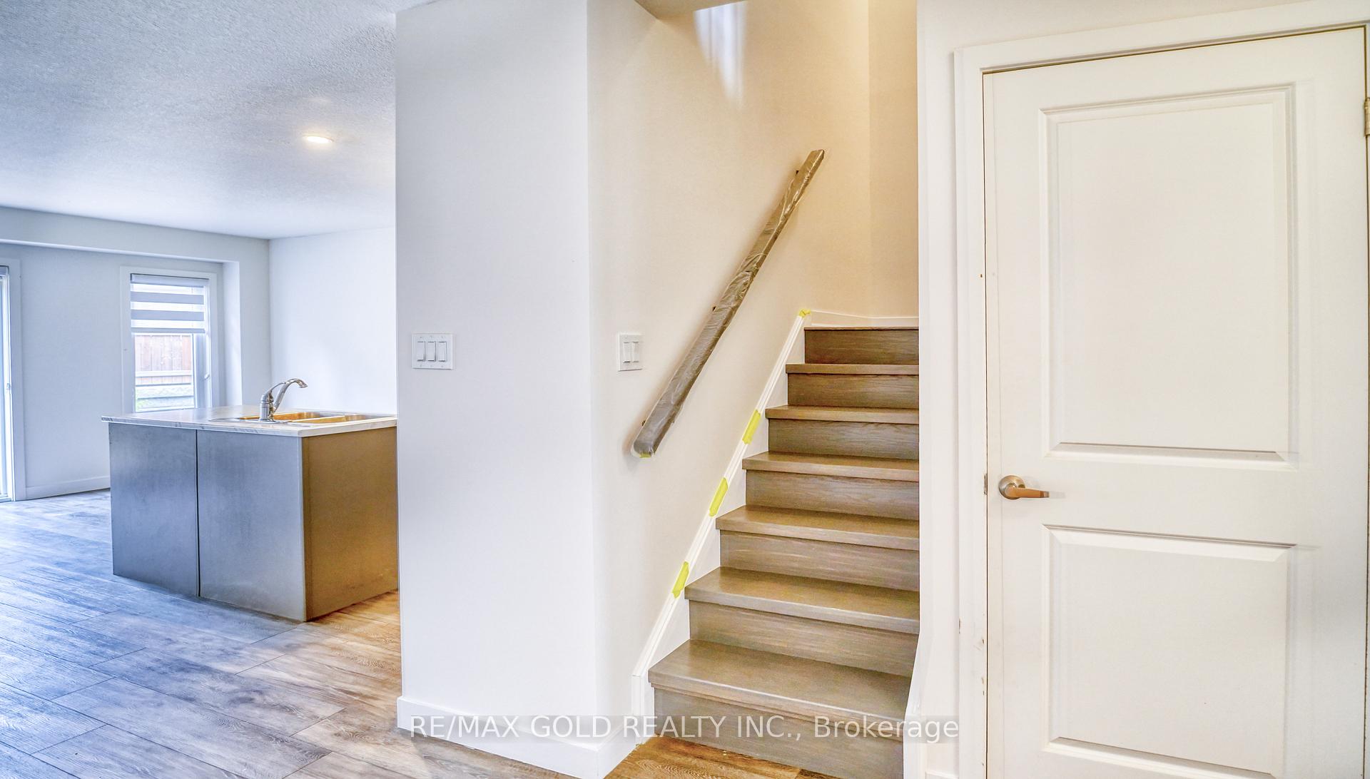 Photo 15 of 48 Pony Way, Kitchener, Huron Park — HOMEH