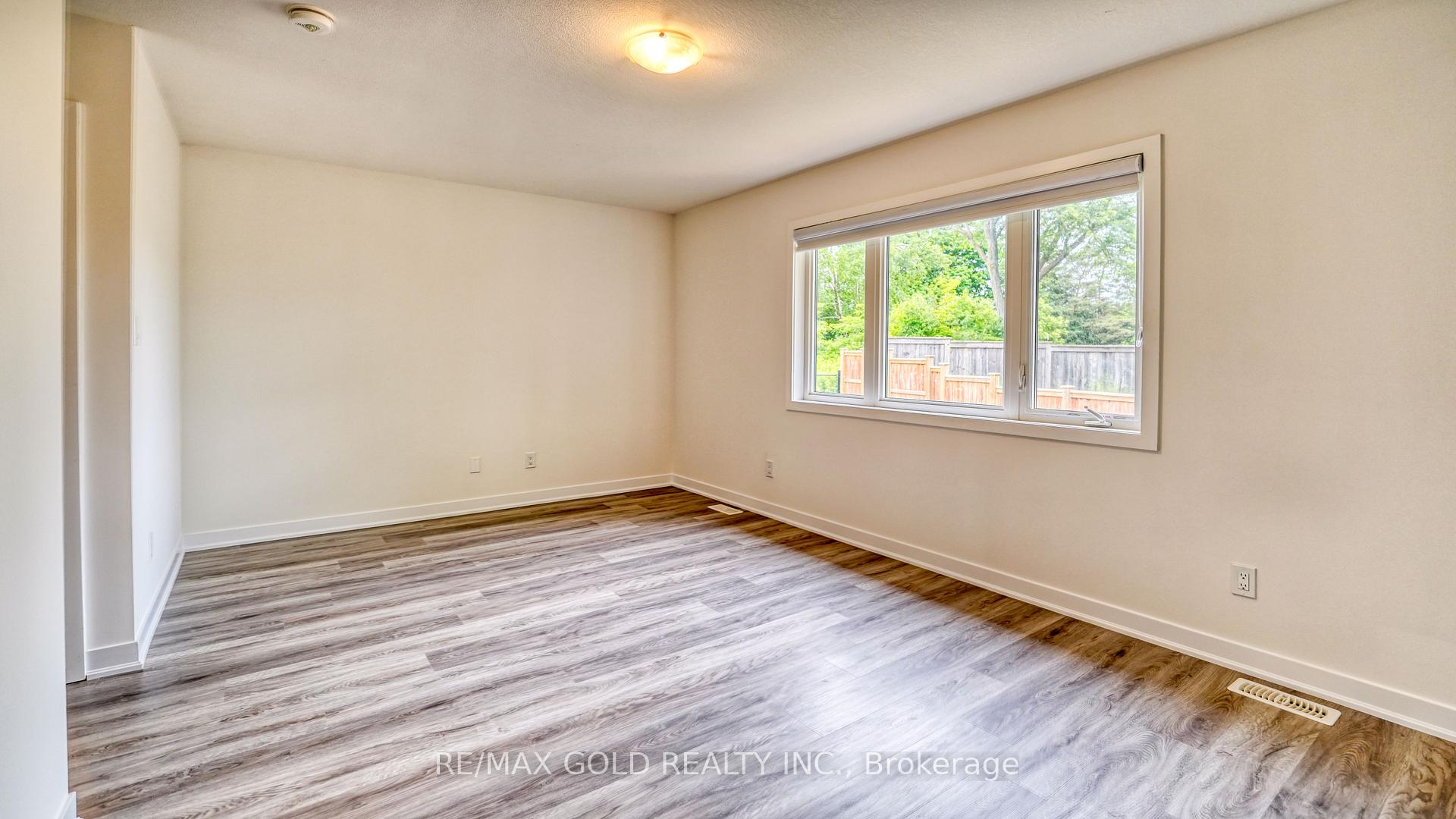 Photo 19 of 48 Pony Way, Kitchener, Huron Park — HOMEH