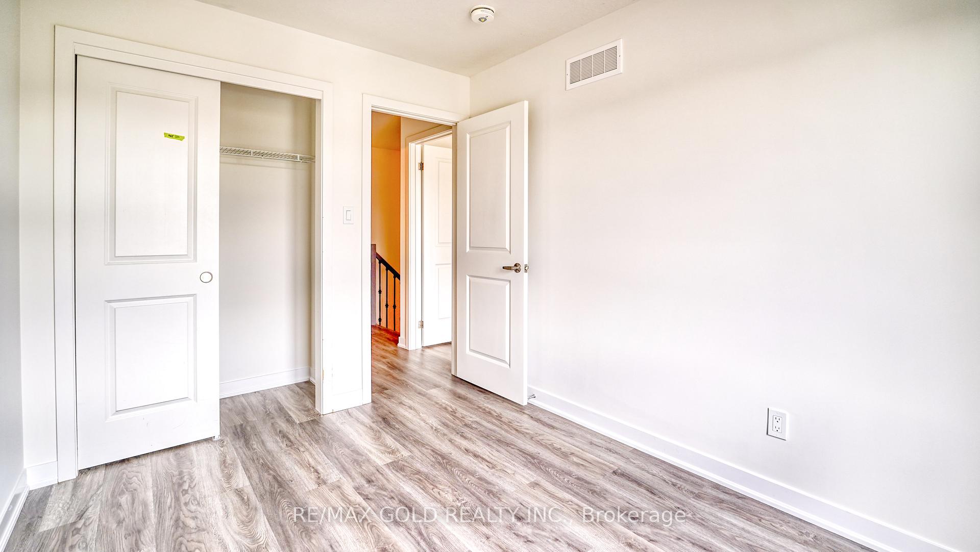 Photo 25 of 48 Pony Way, Kitchener, Huron Park — HOMEH