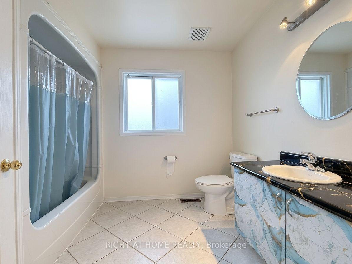 Photo 7 of 453 Levanna Lane, Oakville, River Oaks — HOMEH