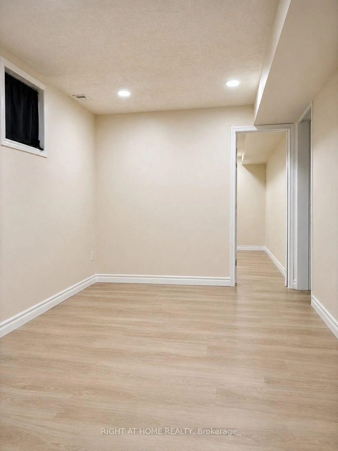 Photo 12 of 453 Levanna Lane, Oakville, River Oaks — HOMEH