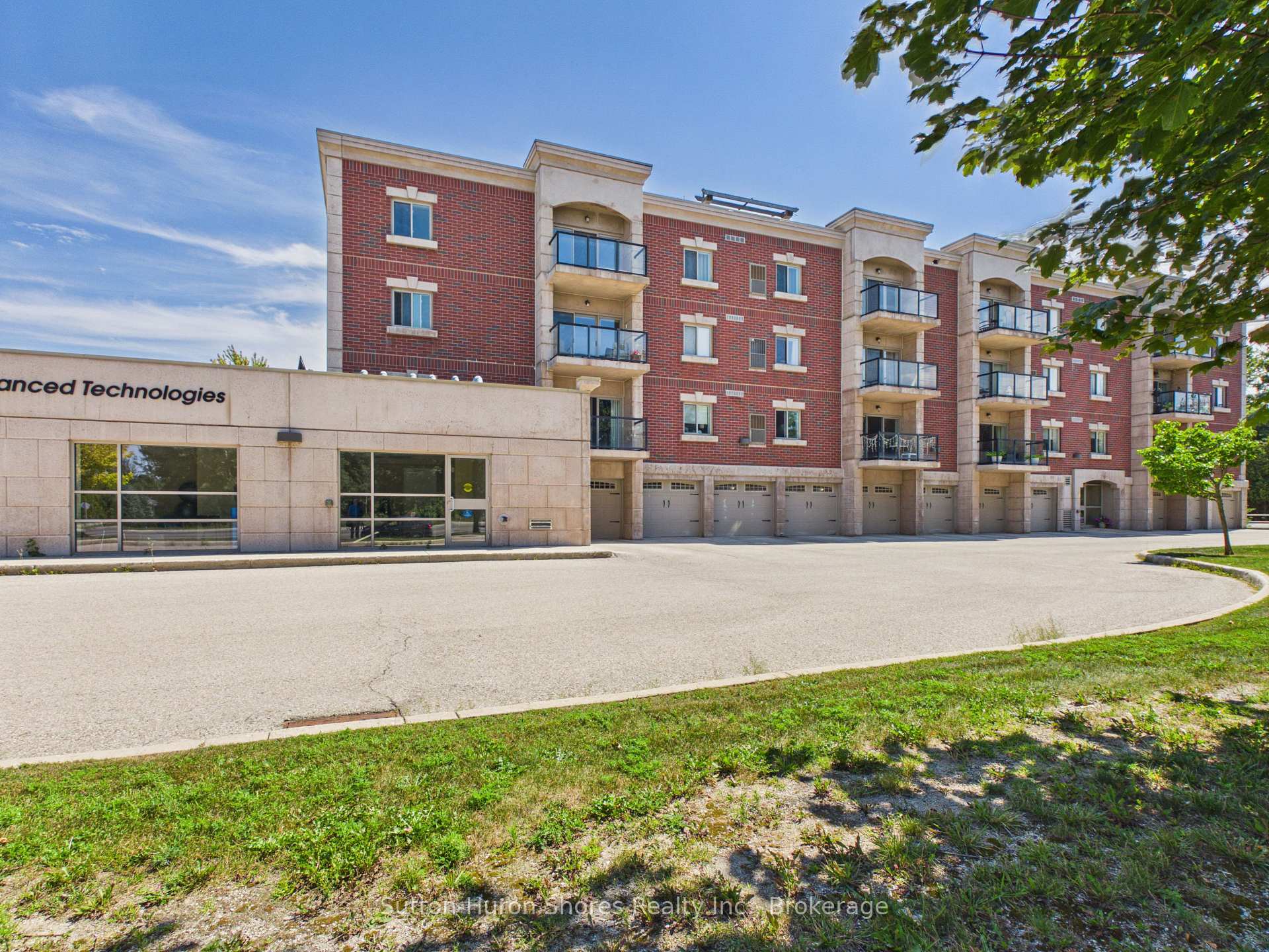 Photo of Unit 402, 221 Adelaide Street