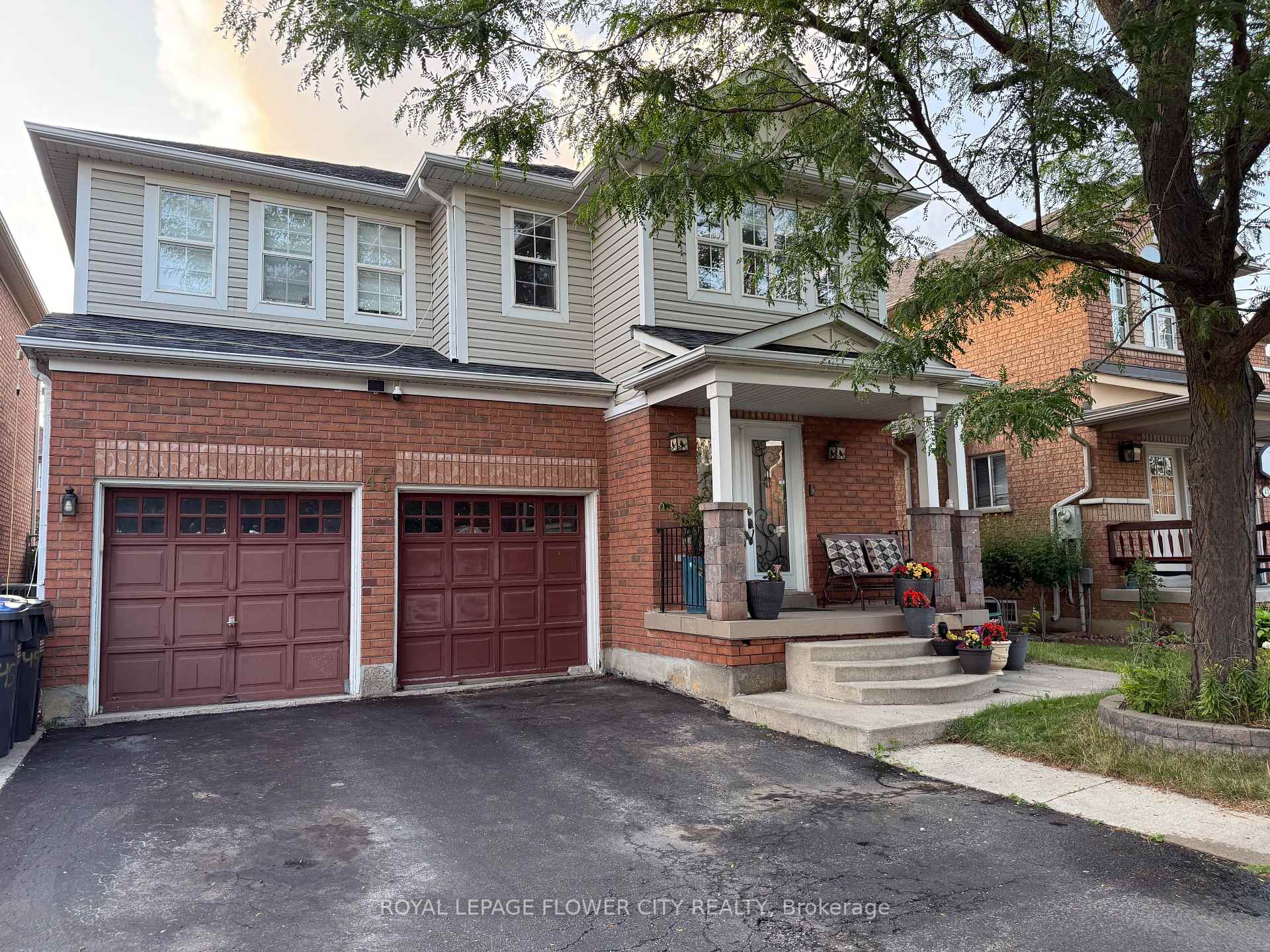 Photo 1 of 45 Charleswood Circle, Brampton, Fletcher's Meadow — HOMEH