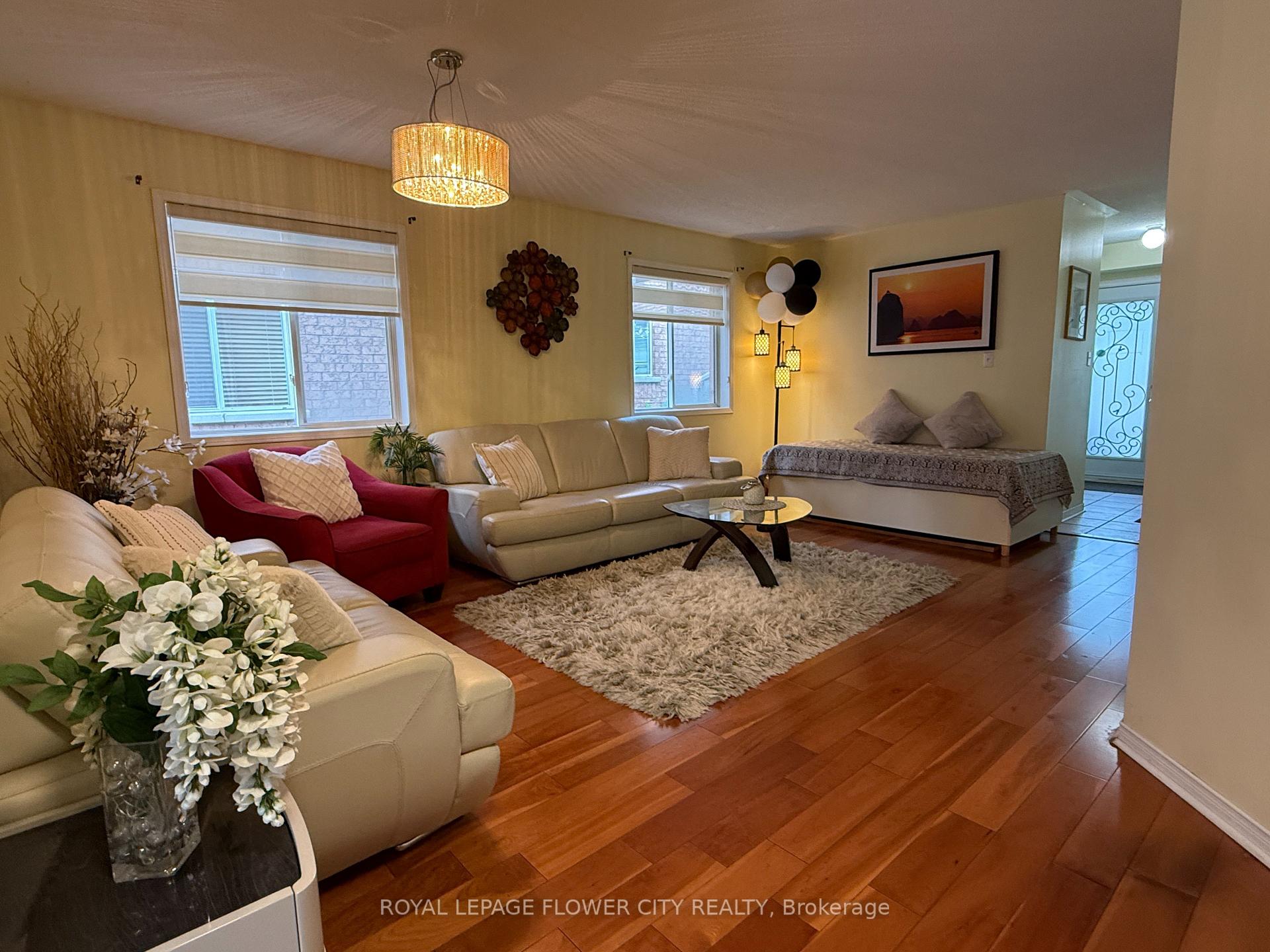 Photo 7 of 45 Charleswood Circle, Brampton, Fletcher's Meadow — HOMEH