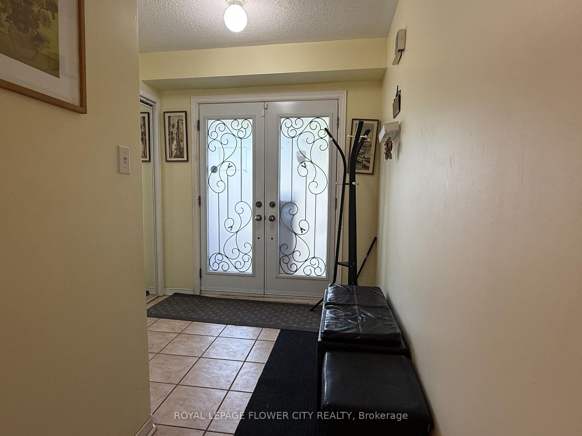 Photo 11 of 45 Charleswood Circle, Brampton, Fletcher's Meadow — HOMEH