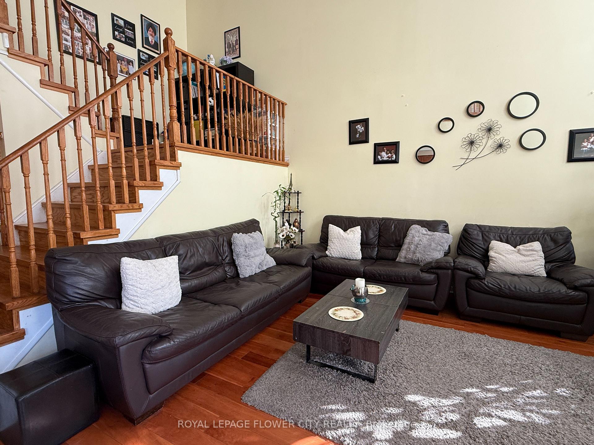 Photo 15 of 45 Charleswood Circle, Brampton, Fletcher's Meadow — HOMEH