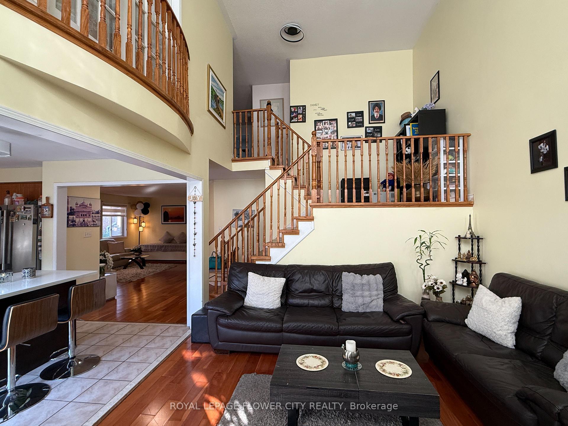 Photo 17 of 45 Charleswood Circle, Brampton, Fletcher's Meadow — HOMEH