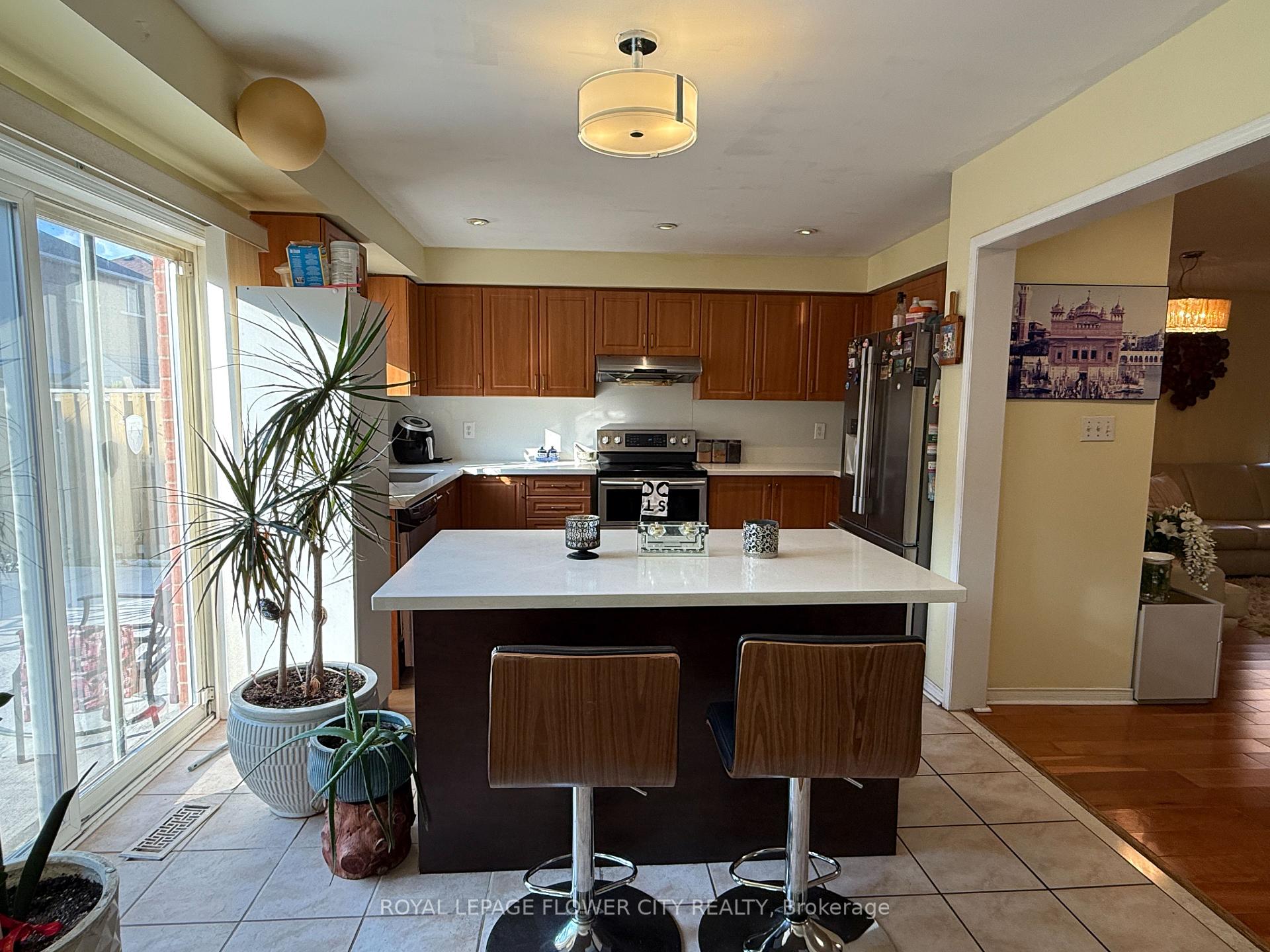 Photo 21 of 45 Charleswood Circle, Brampton, Fletcher's Meadow — HOMEH