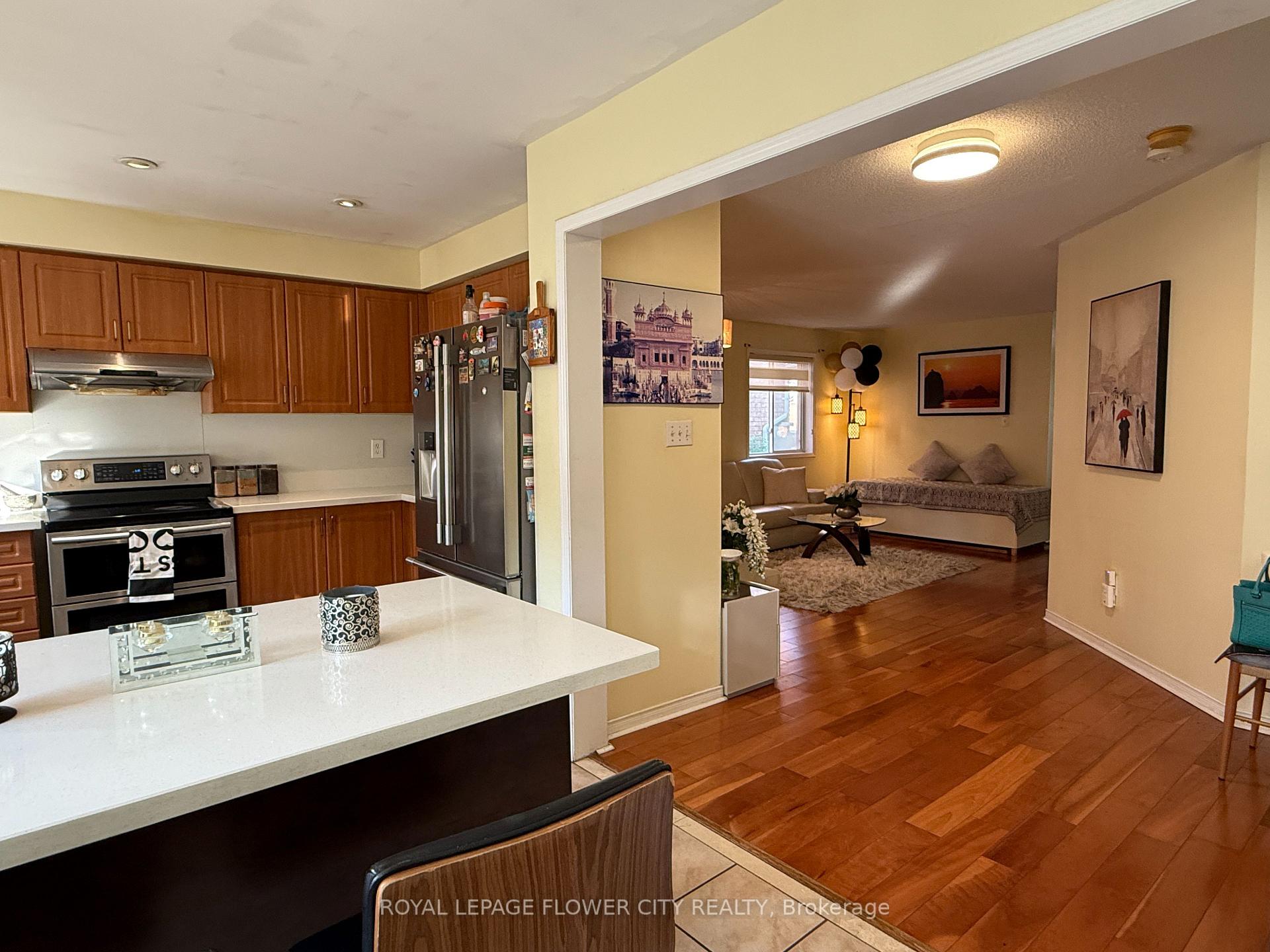 Photo 23 of 45 Charleswood Circle, Brampton, Fletcher's Meadow — HOMEH