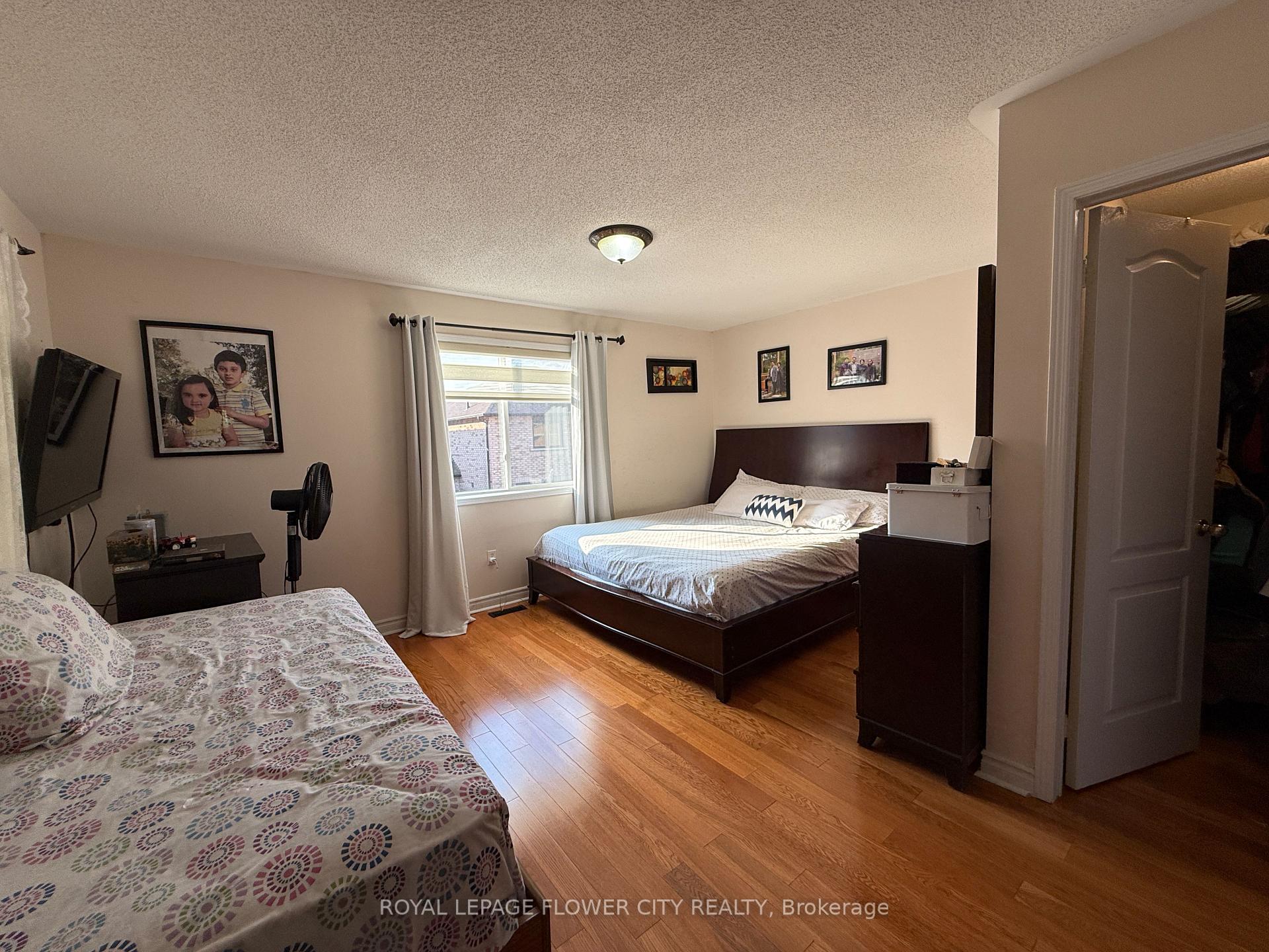 Photo 33 of 45 Charleswood Circle, Brampton, Fletcher's Meadow — HOMEH
