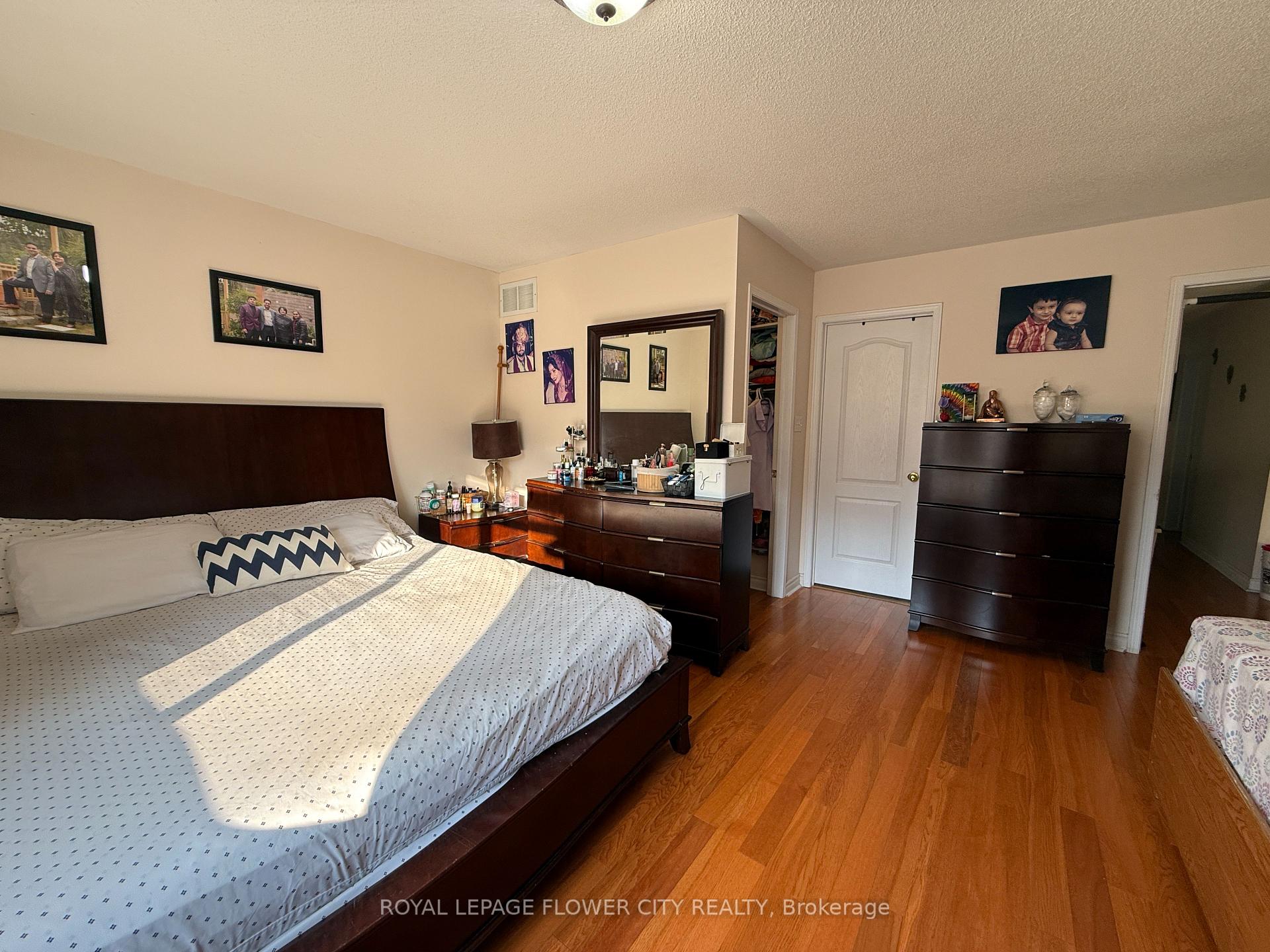 Photo 35 of 45 Charleswood Circle, Brampton, Fletcher's Meadow — HOMEH