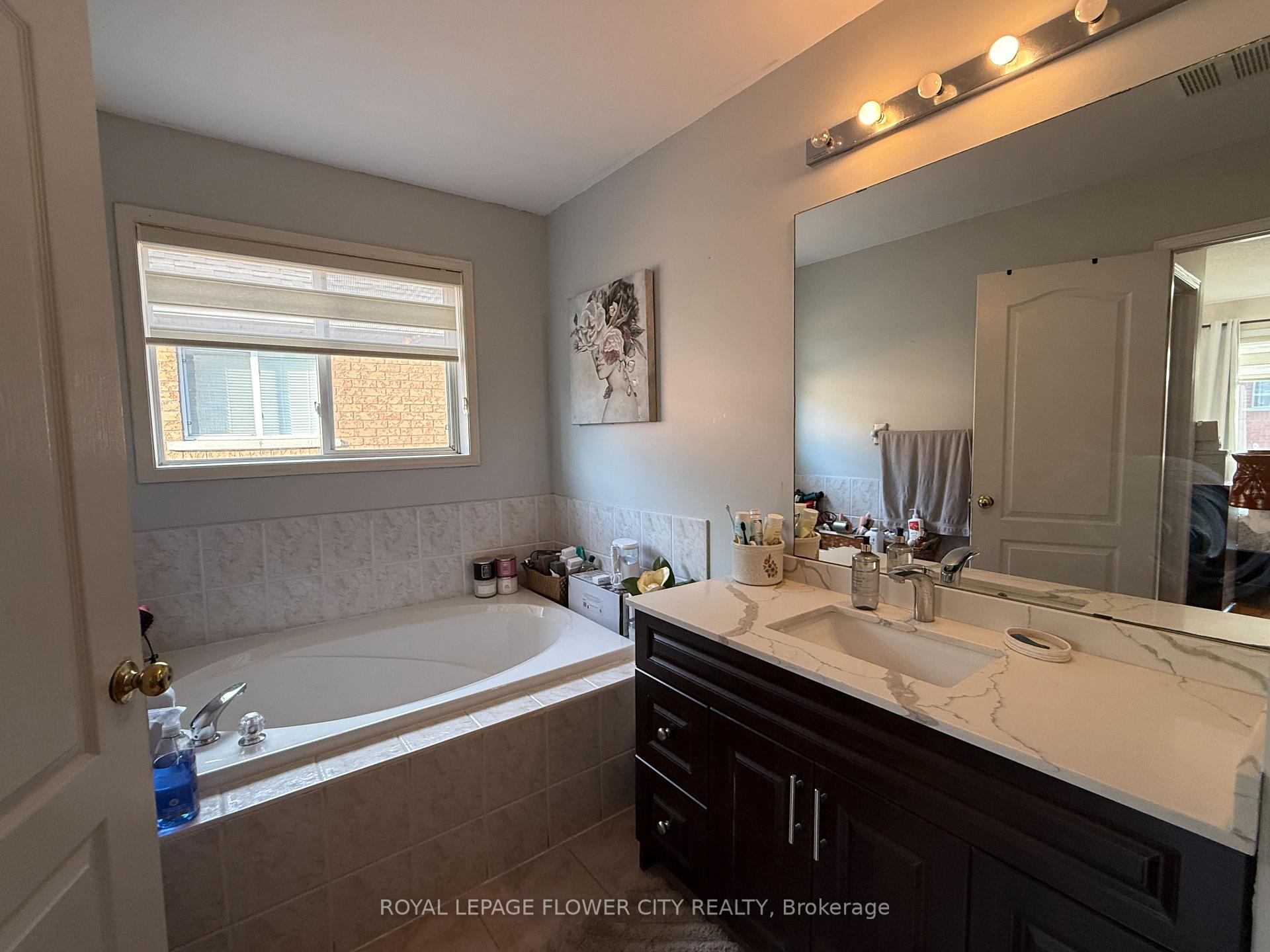 Photo 37 of 45 Charleswood Circle, Brampton, Fletcher's Meadow — HOMEH