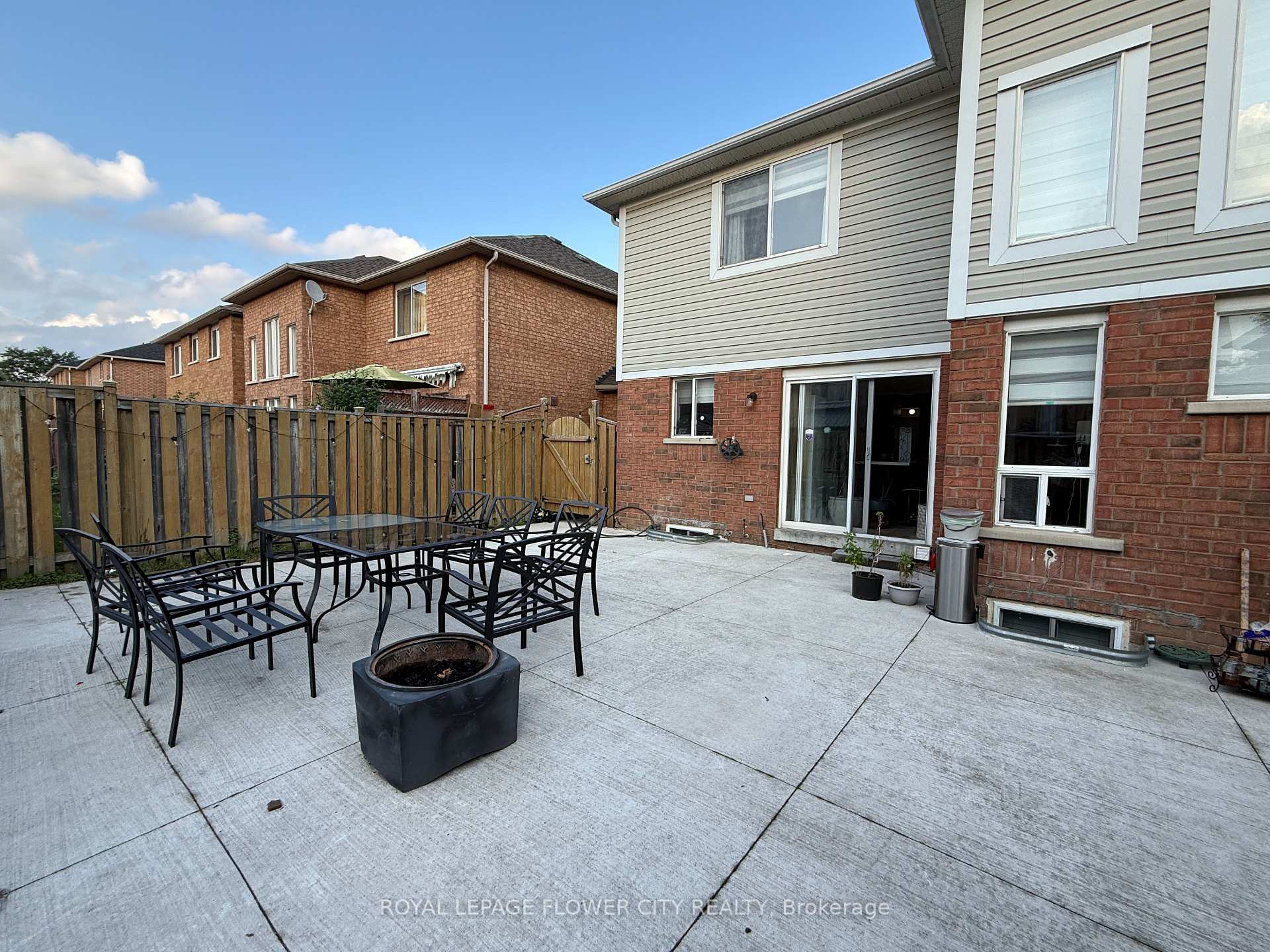 Photo 53 of 45 Charleswood Circle, Brampton, Fletcher's Meadow — HOMEH