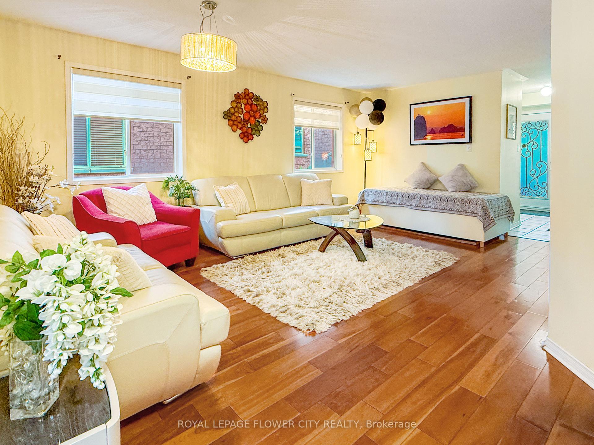 Photo 8 of 45 Charleswood Circle, Brampton, Fletcher's Meadow — HOMEH
