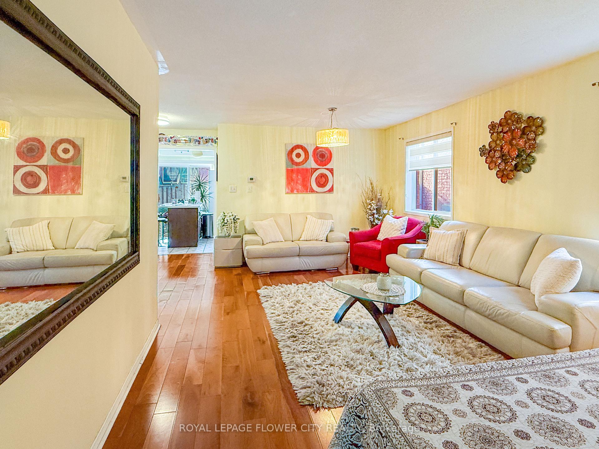 Photo 10 of 45 Charleswood Circle, Brampton, Fletcher's Meadow — HOMEH