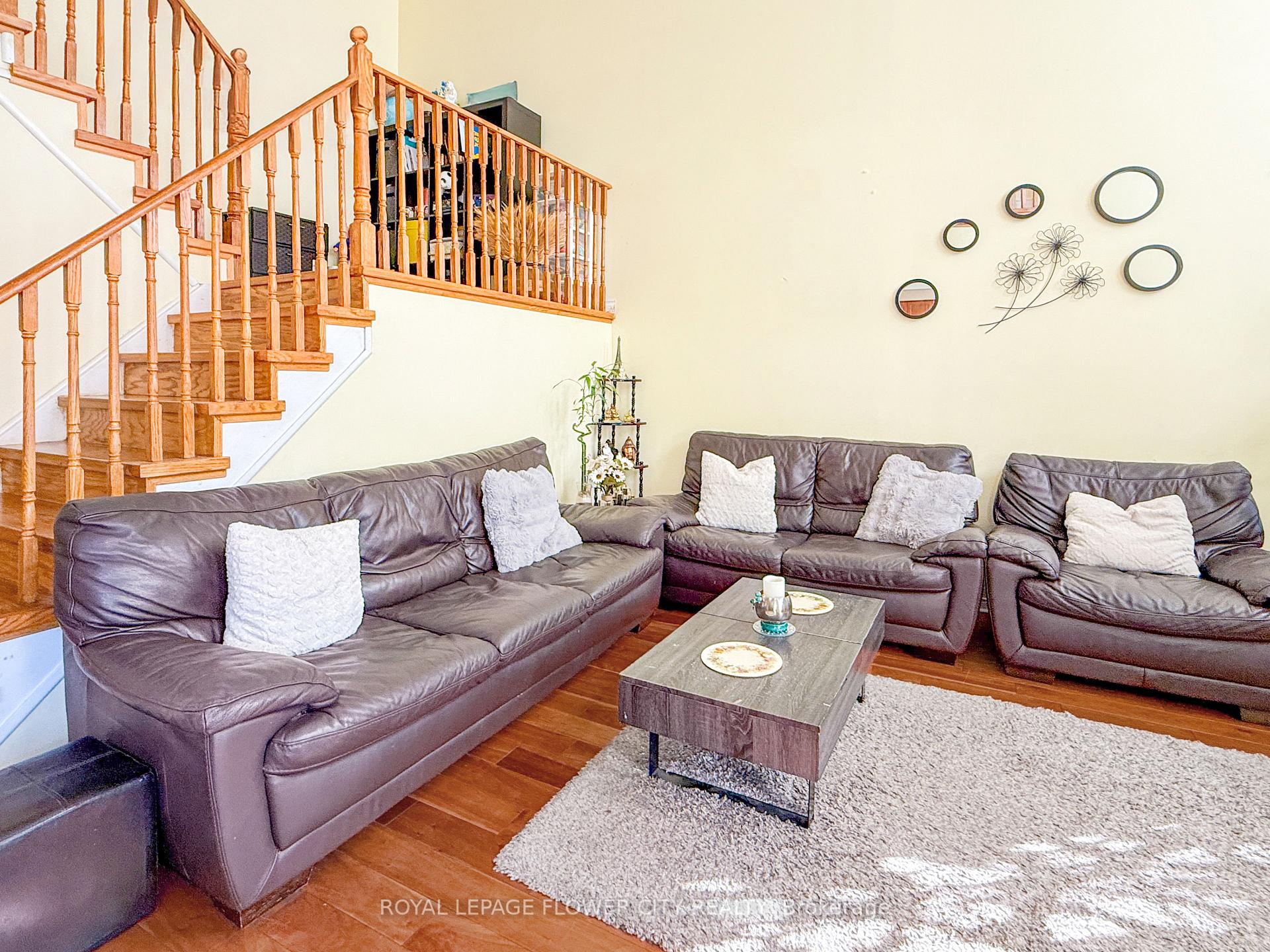 Photo 14 of 45 Charleswood Circle, Brampton, Fletcher's Meadow — HOMEH