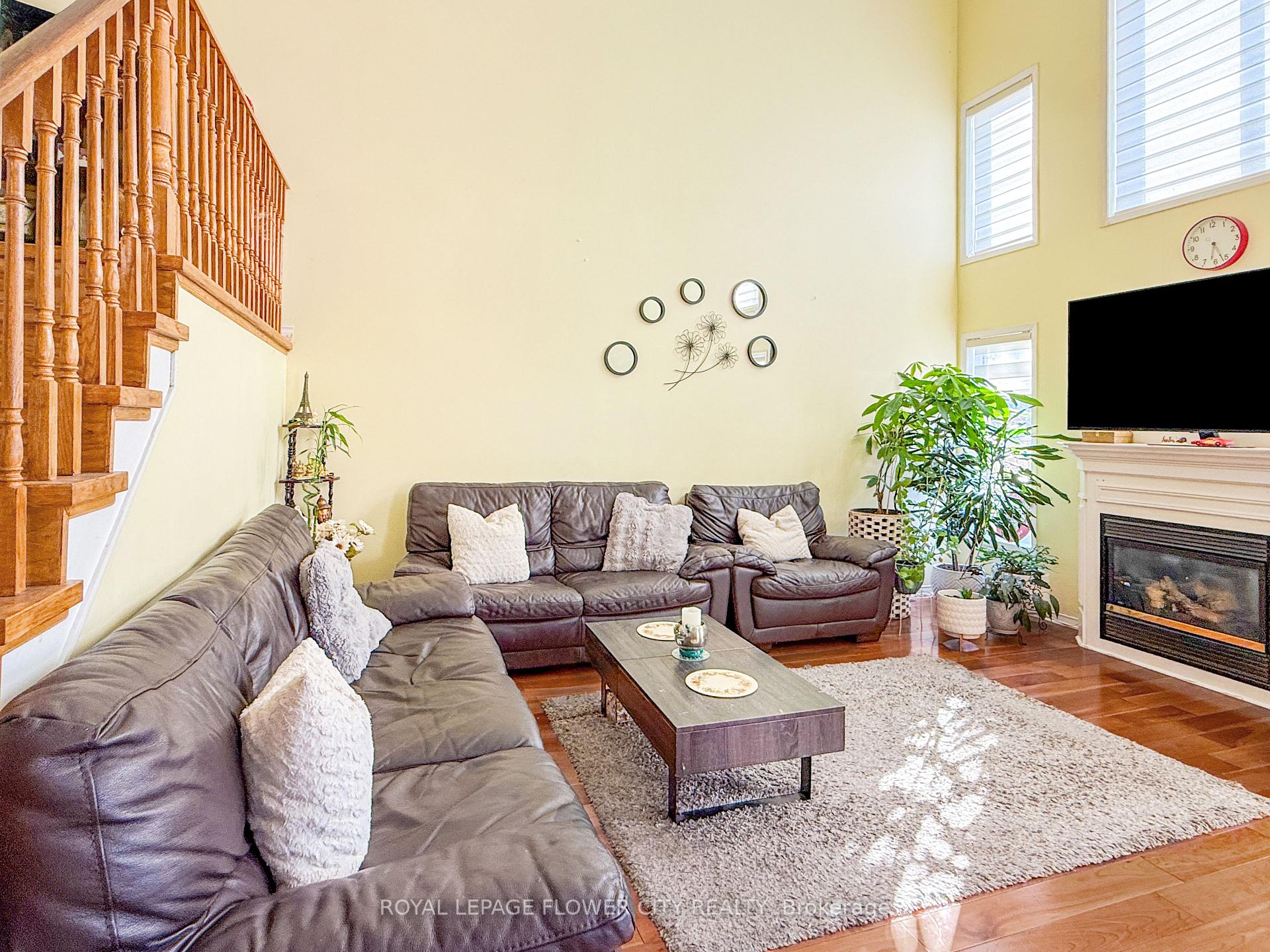 Photo 16 of 45 Charleswood Circle, Brampton, Fletcher's Meadow — HOMEH