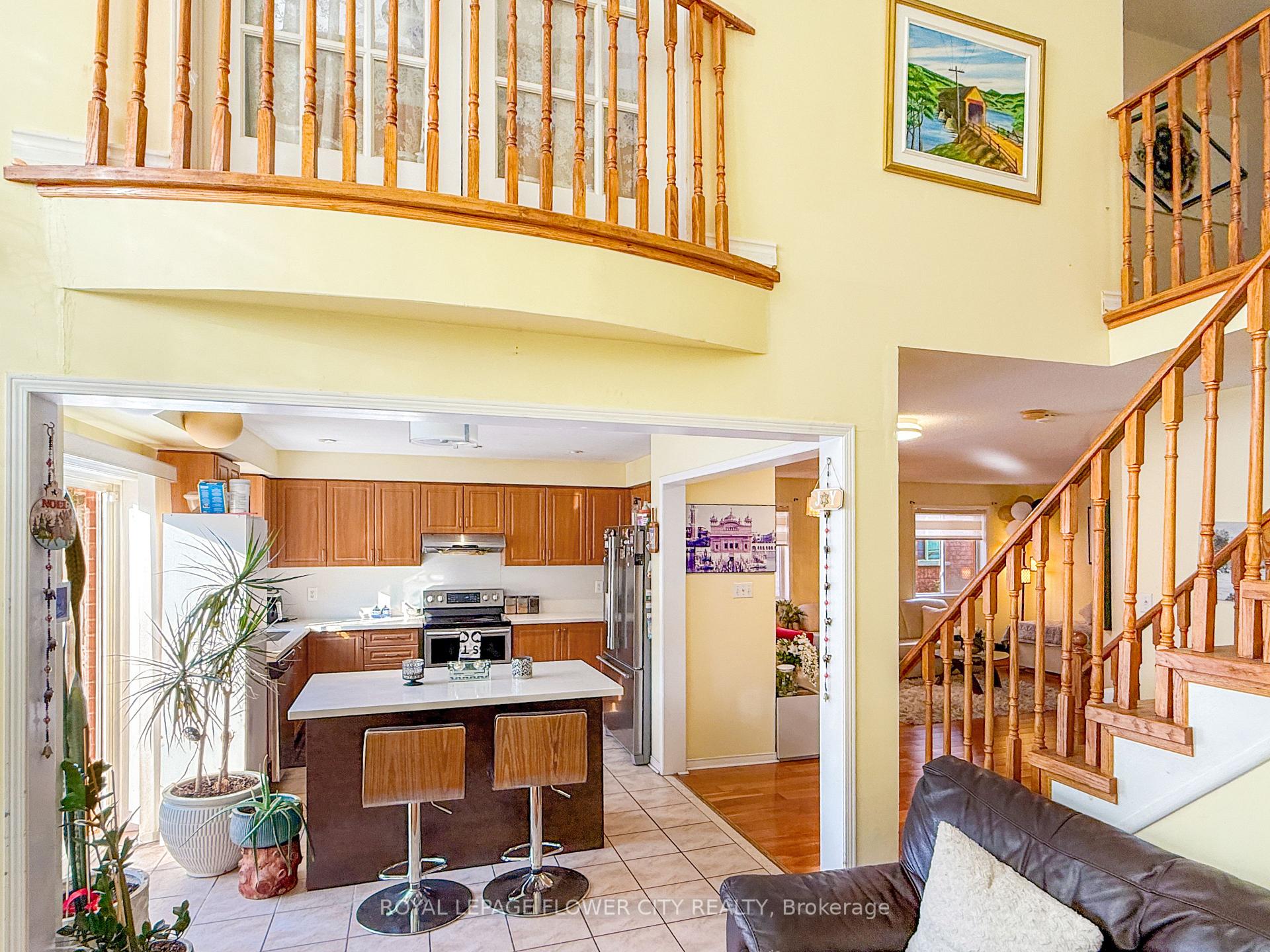 Photo 20 of 45 Charleswood Circle, Brampton, Fletcher's Meadow — HOMEH
