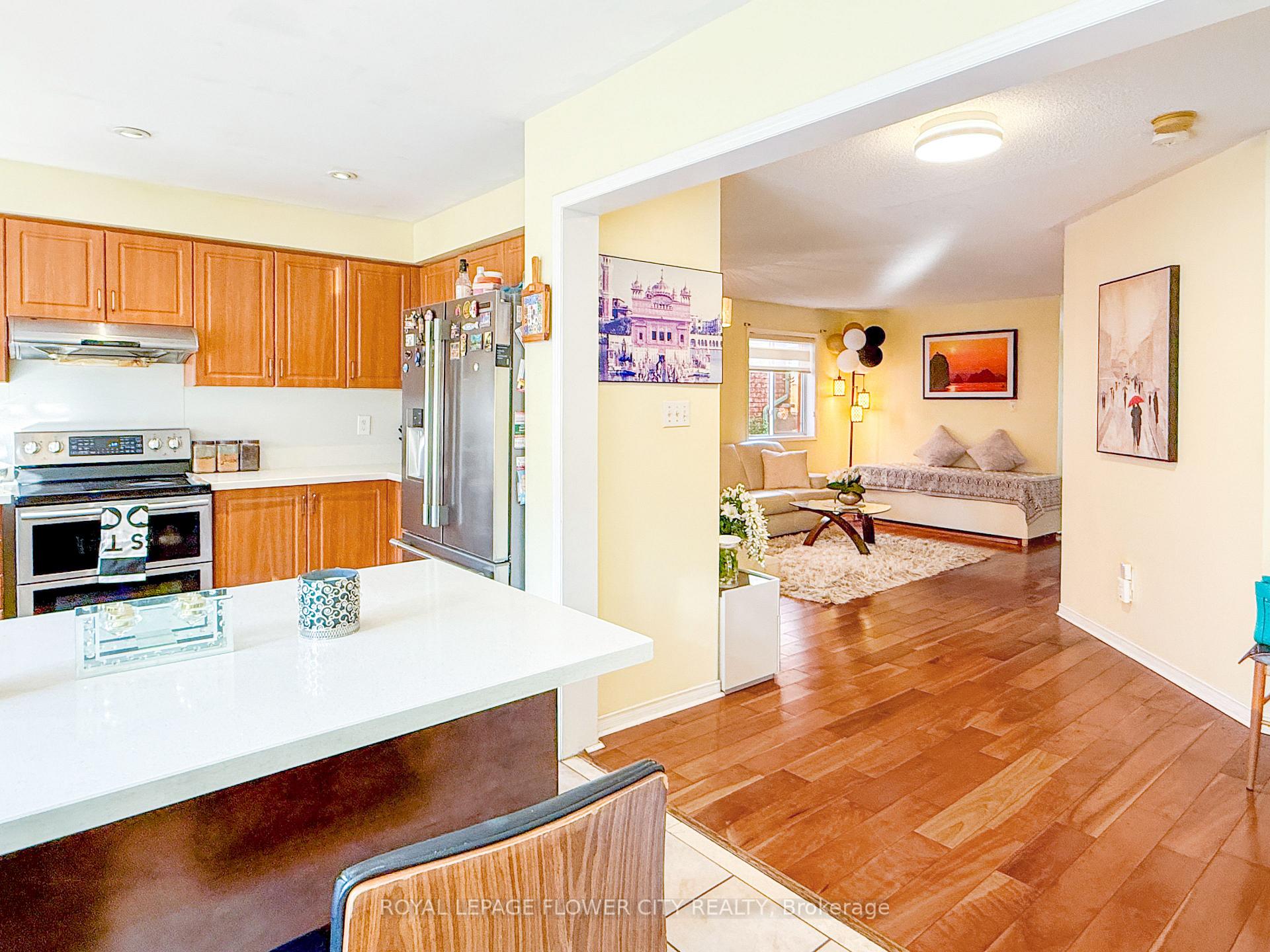 Photo 24 of 45 Charleswood Circle, Brampton, Fletcher's Meadow — HOMEH