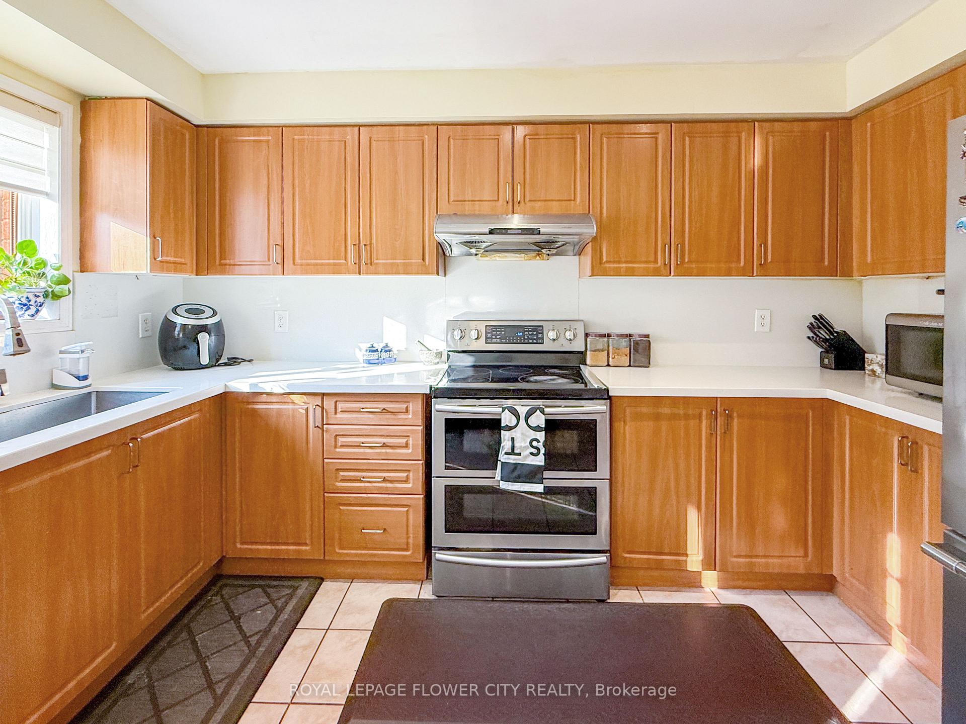 Photo 28 of 45 Charleswood Circle, Brampton, Fletcher's Meadow — HOMEH