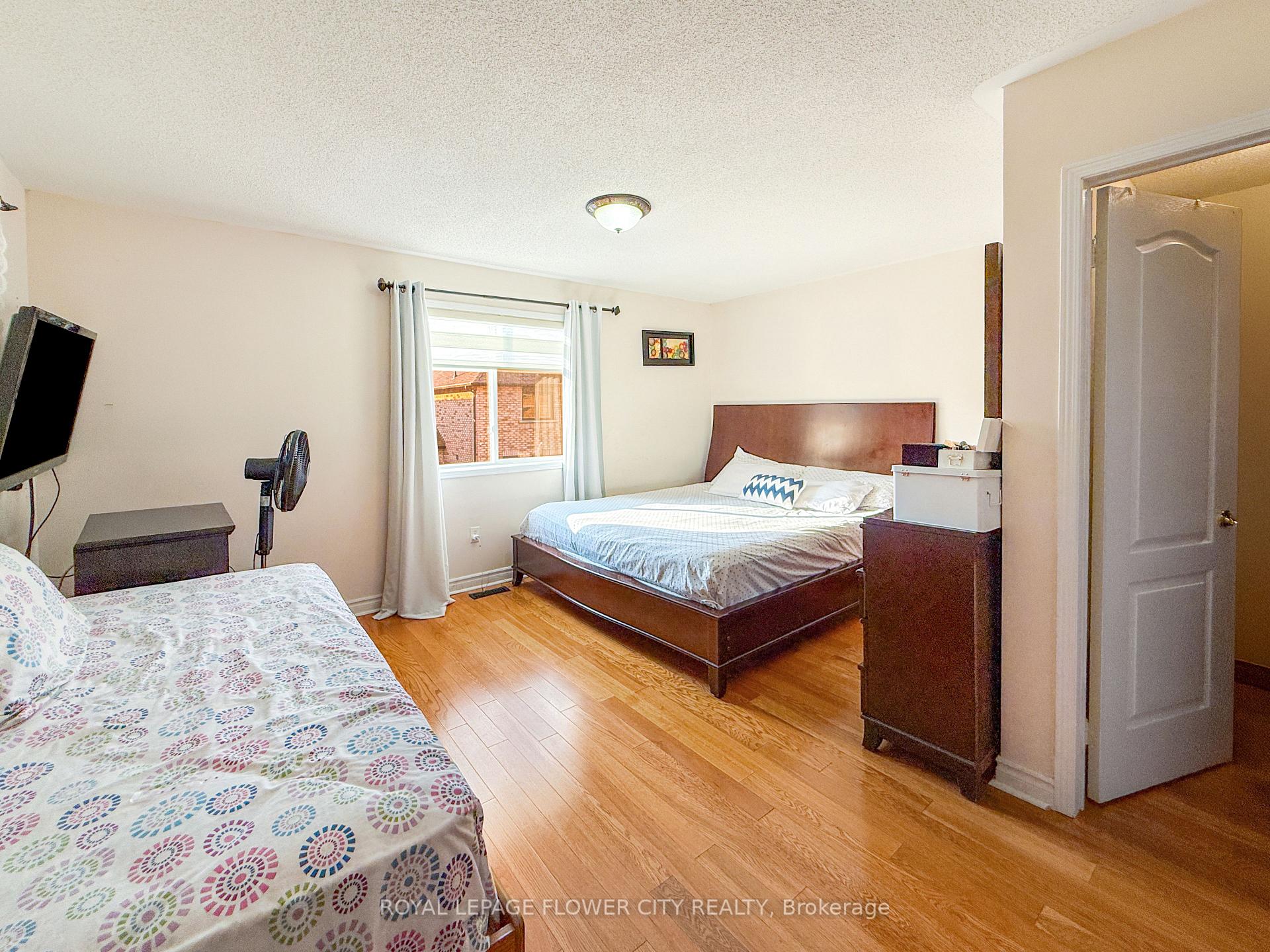 Photo 34 of 45 Charleswood Circle, Brampton, Fletcher's Meadow — HOMEH