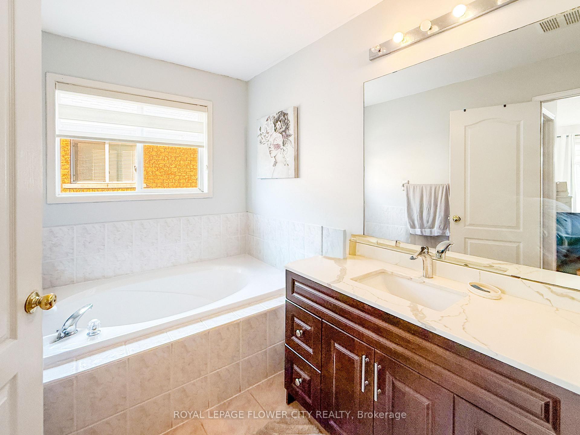 Photo 38 of 45 Charleswood Circle, Brampton, Fletcher's Meadow — HOMEH