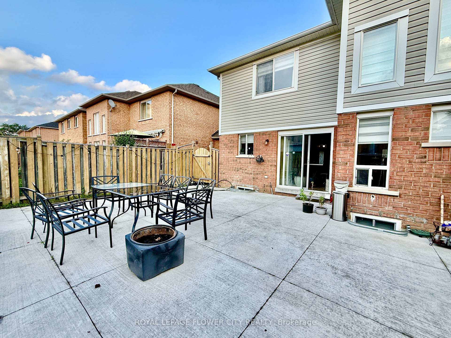 Photo 55 of 45 Charleswood Circle, Brampton, Fletcher's Meadow — HOMEH