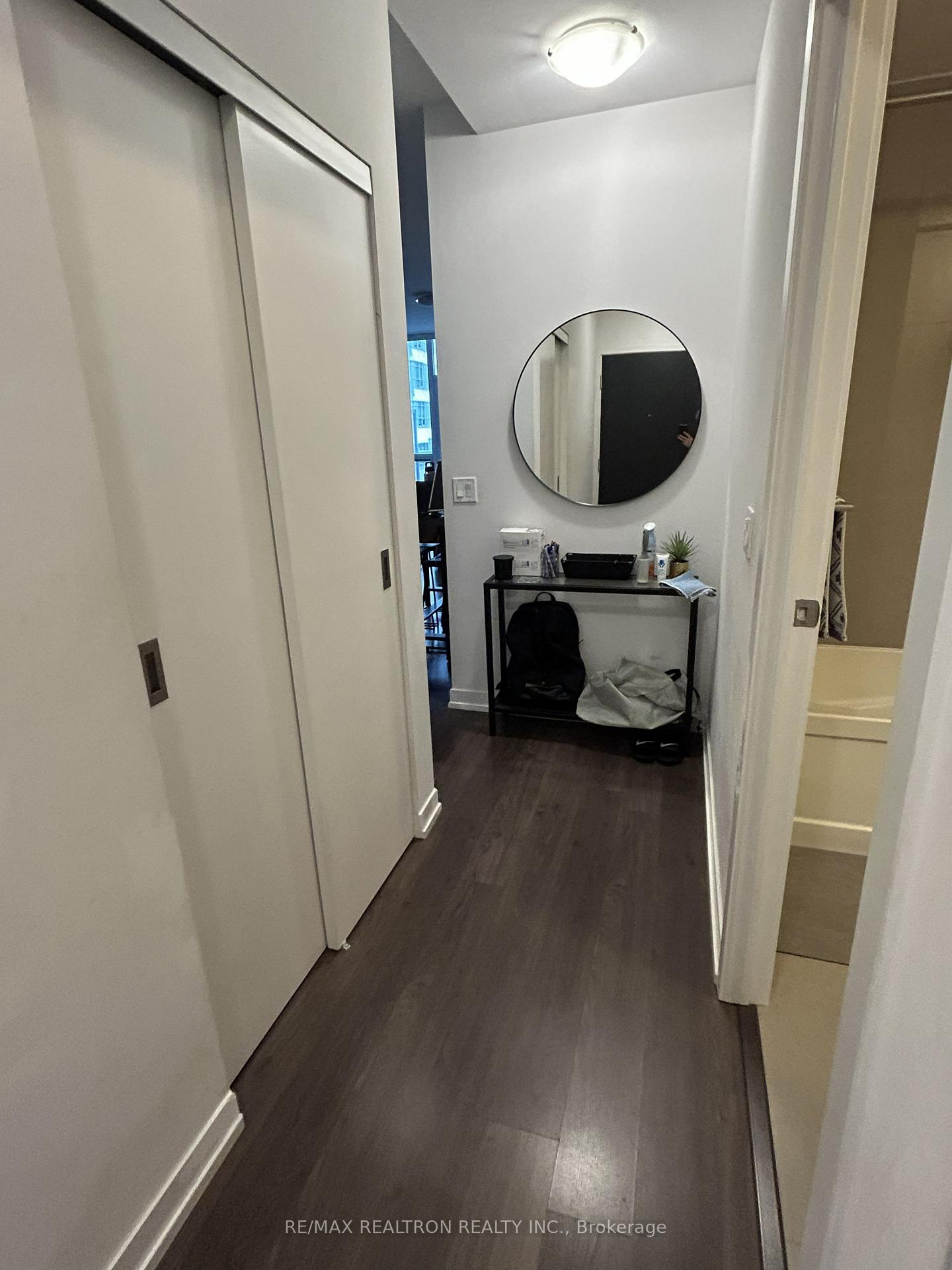 Photo 4 of Unit 427, 98 Lillian Street, Toronto, Mount Pleasant West — HOMEH